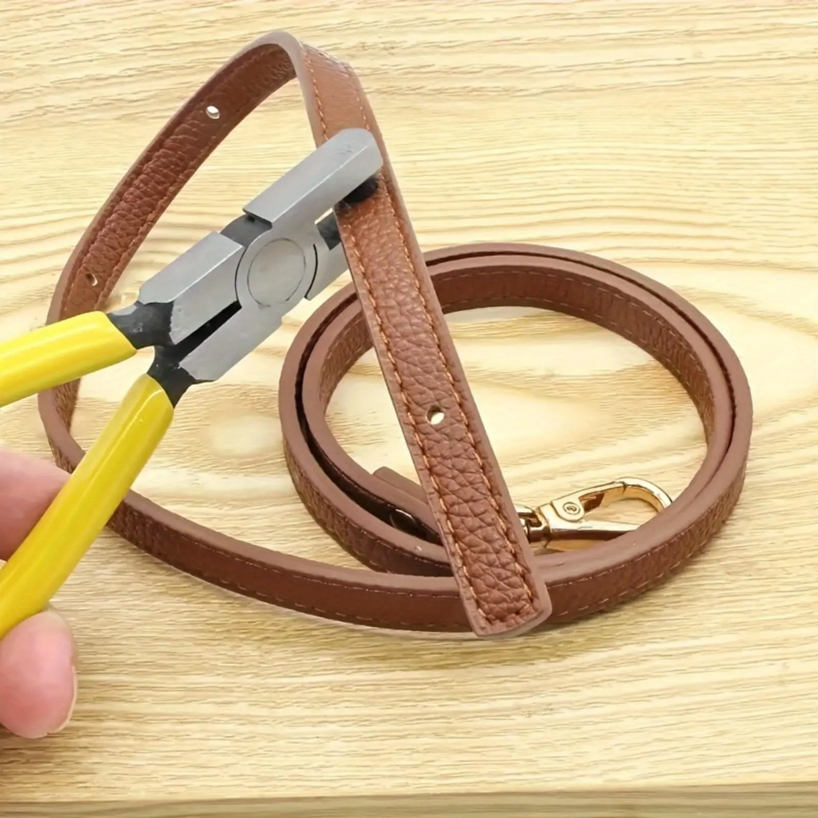 1 piece Leather punching tool, 2mm precision punch, manual punch, suitable for repairing belts, straps, shoelaces and sandals, heavy-duty hand tool, DIY Tool