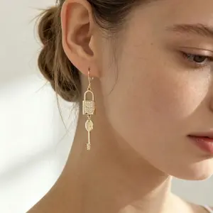 New heart-shaped key  with full diamond detailing, elegant long , fashionable and casual style long  accessories earring women