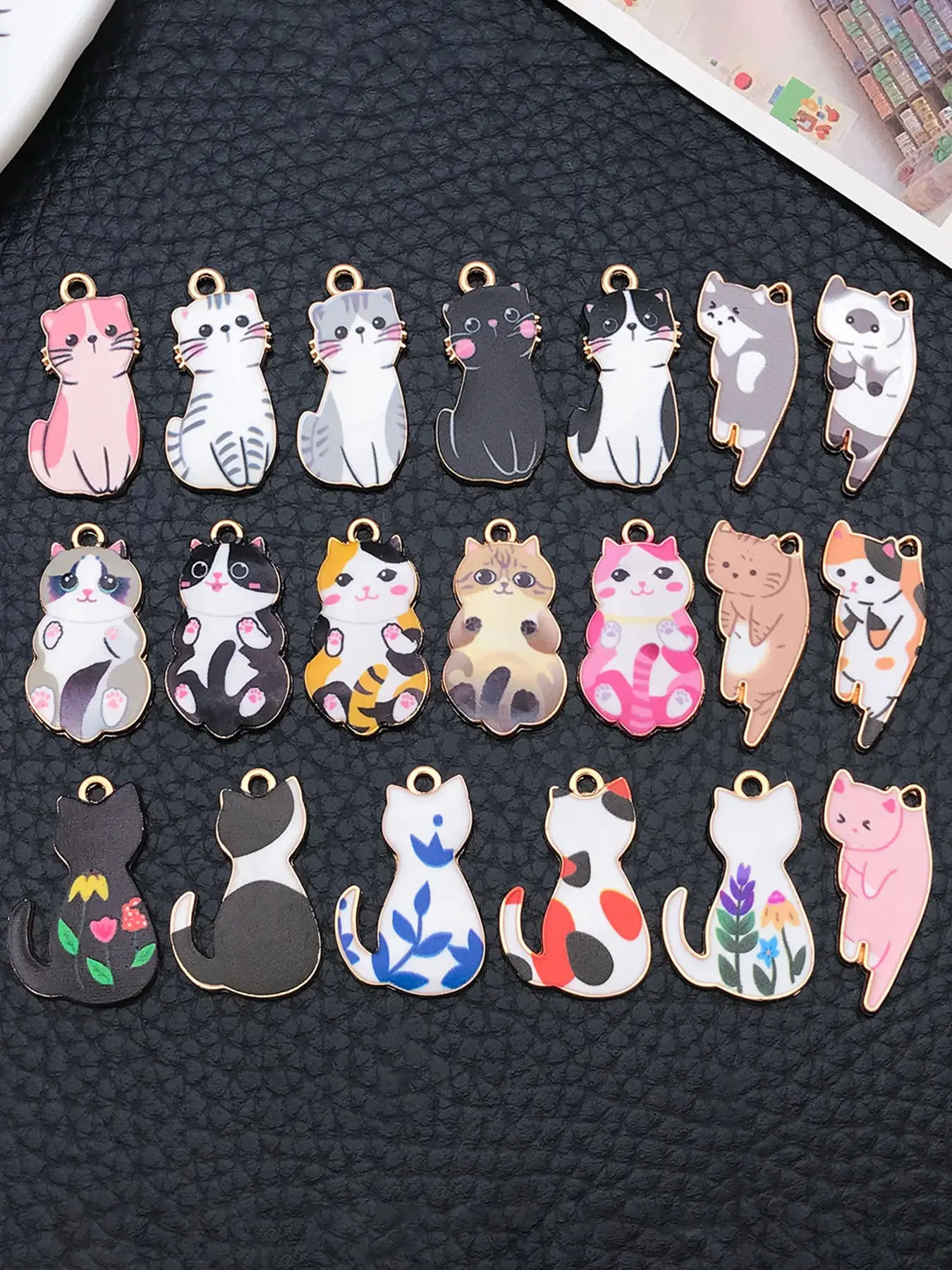 20pcs Cute Cartoon Cat Pendants Alloy Painted Playful Cat Design Decorative Charm Dangling Charms For DIY Earrings Necklace Cat Jewelry Making Supplies Accessories