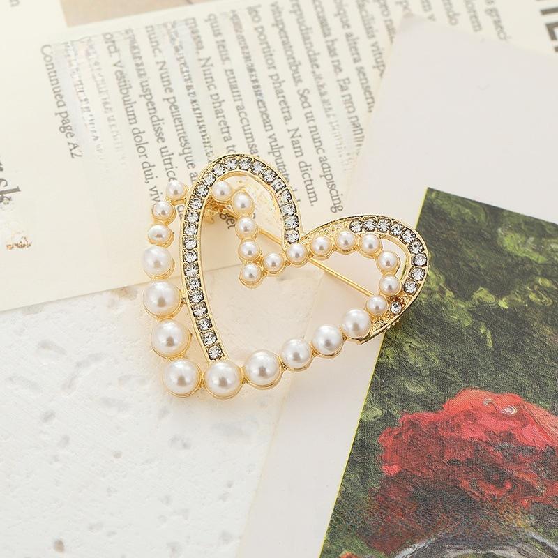 New Couple Pearl Heart Brooch - Elegant Korean Autumn & Winter Heartfelt Pin Accessory