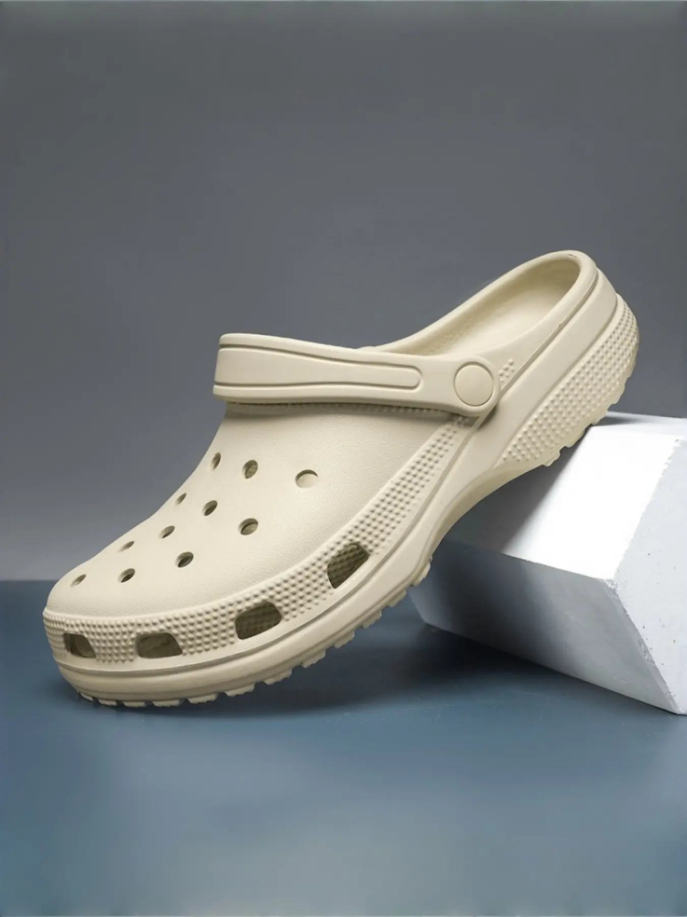 1 Pair Solid Color Couple Clogs | Lazy Casual Style | EVA Soft Elastic Material + Two-way Wear Design | Suitable for Home Wear, Beach Vacation & Daily Commute