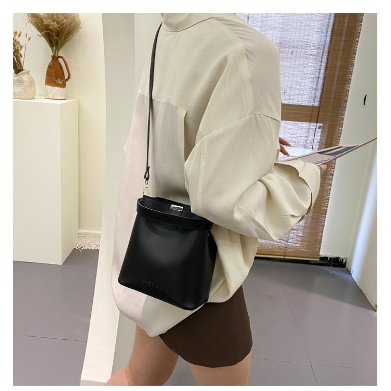 Small Fresh Day Bag Women's Popular Handheld Crossbody Bucket