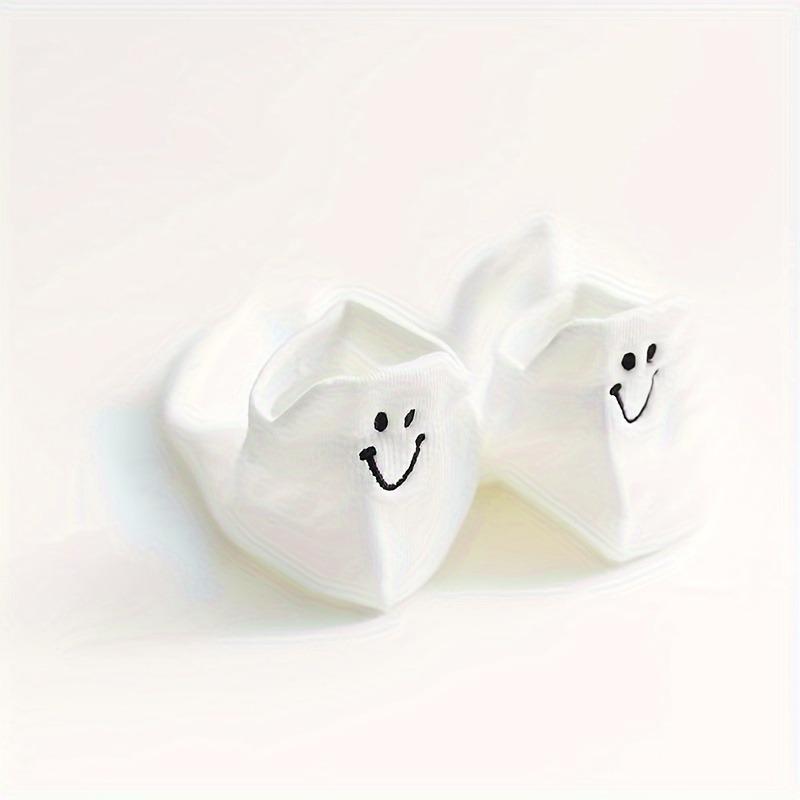 [1 random gift]Including socks, small accessories, wristbands, etc.