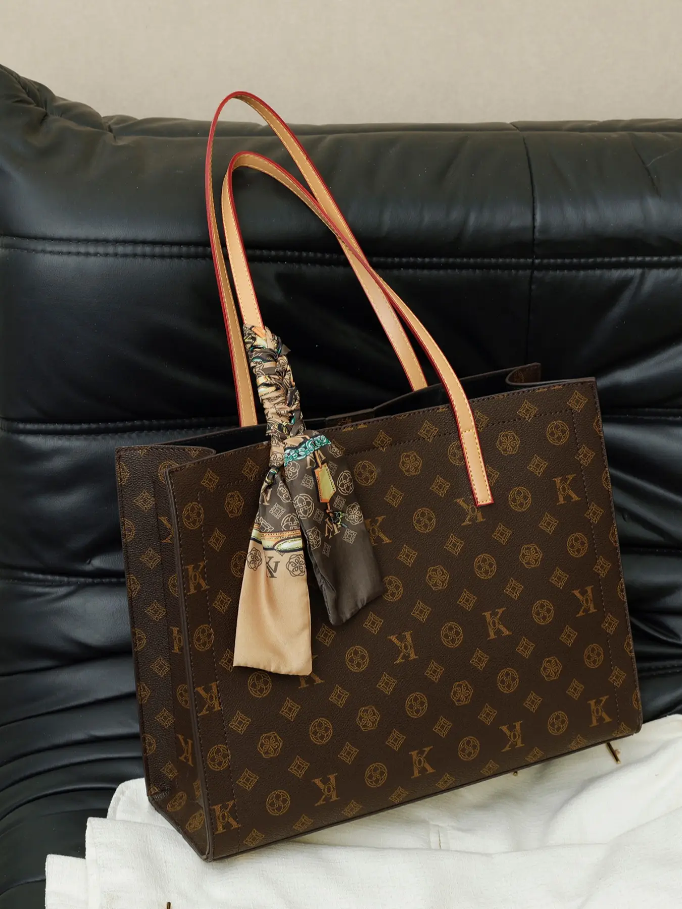 Women's Fashionable Silk Scarf Commuter Square Bag Pu Leather Tote Large Capacity European Style, Stylish Office Handbag for Daily Use