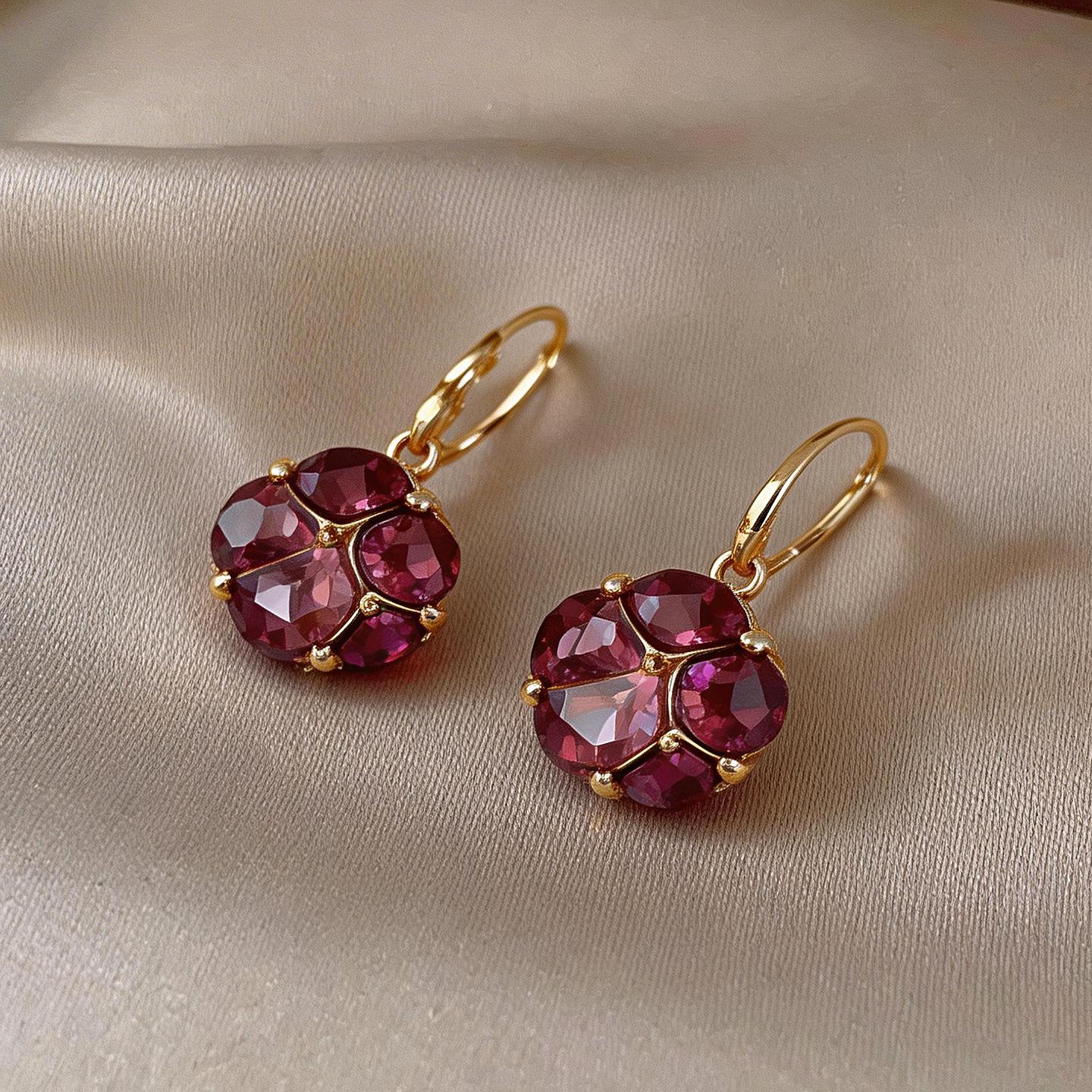 Vintage Diamond-Studded Flower Cluster Earrings, Luxurious and Sophisticated Ear Clips DDES0794, Elegant and Exquisite Women's Earrings, 14K Gold-Plated