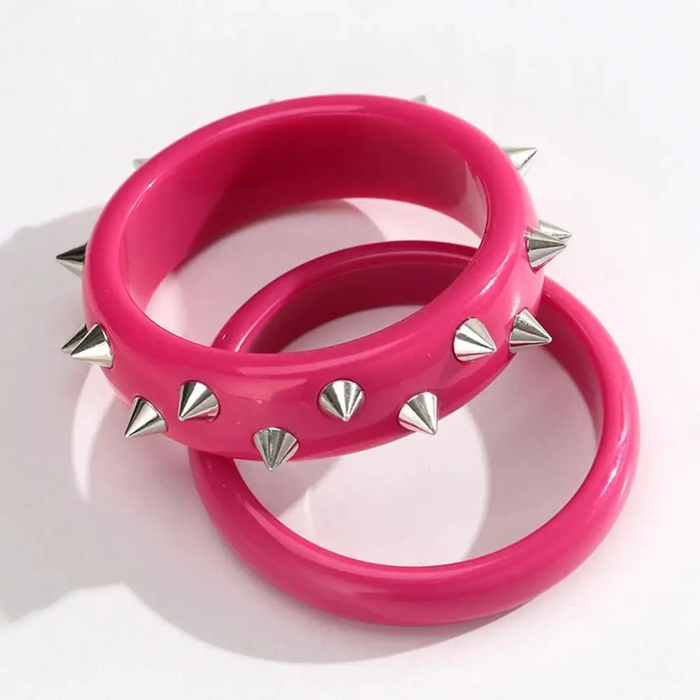 Fashion Pink Acrylic Rivets Round Bangle Bracelets for Women Novelty Geometric Chunky Cuff Bangles Y2K Jewelry Gifts Accessory