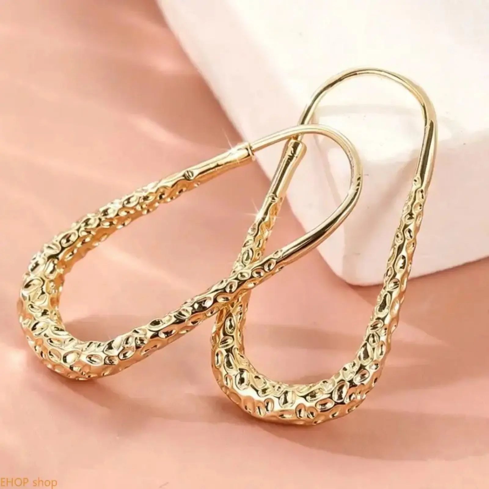 Irregular Statement Drop Earrings for Women, Gold Tone Minimalist High-End Fashion Jewelry, Lightweight Trendy Ear Buckles, Modern Niche Accessory for Daily Wear, Parties, Weddings and Evening Occasions
