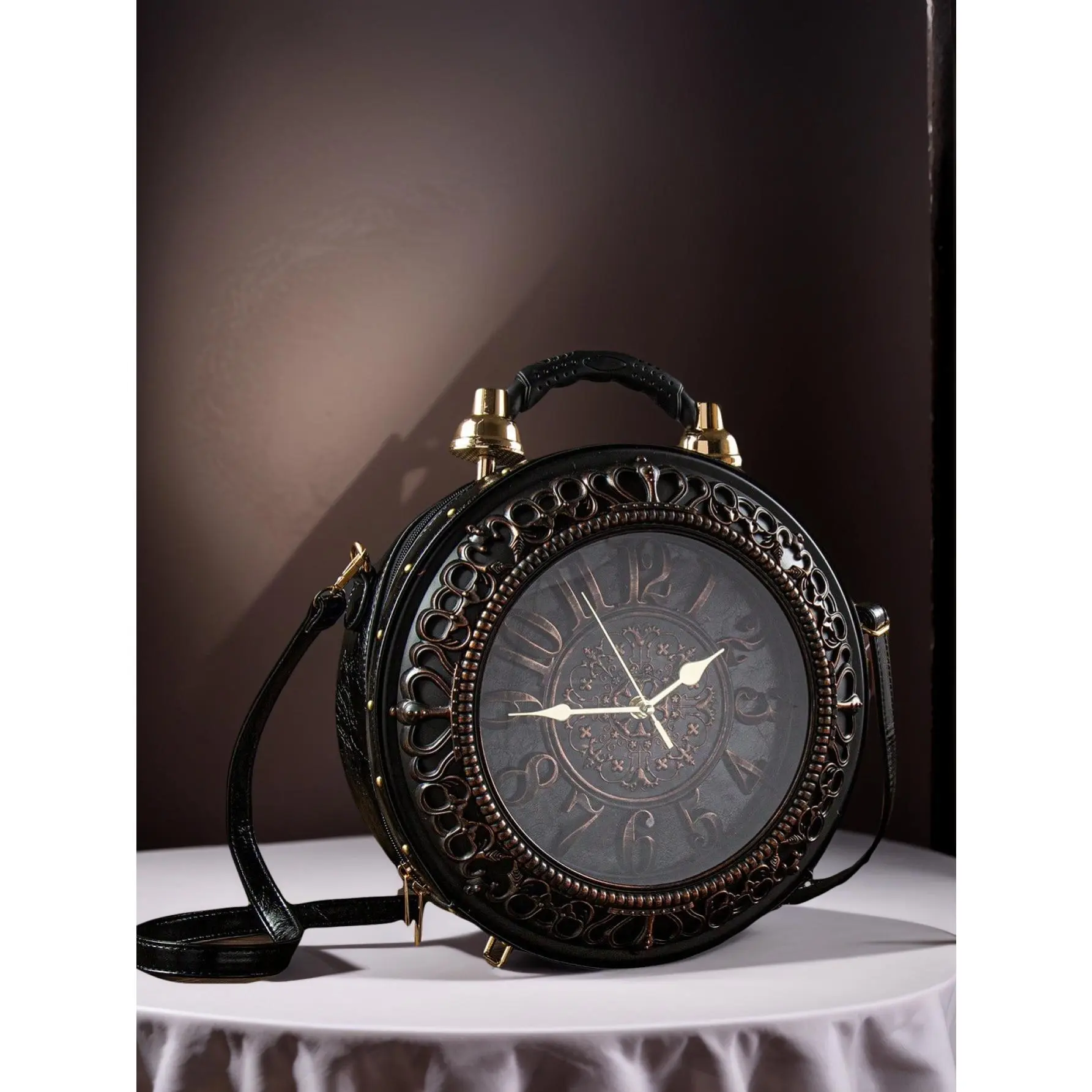 2026 European and American new special-shaped handbag women's retro creative real clock bag large capacity
