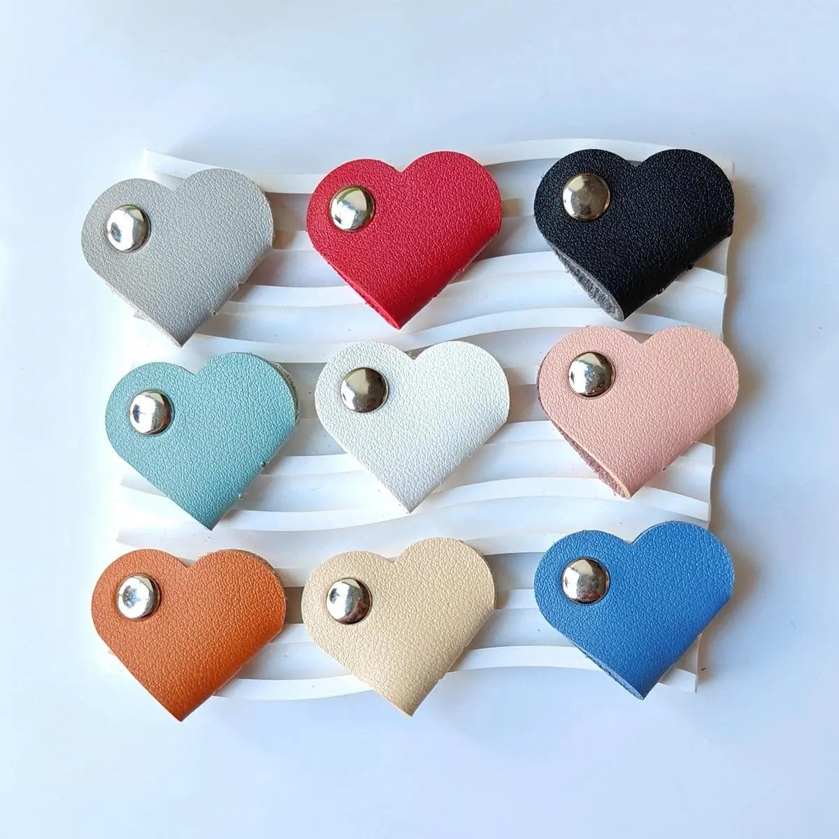 Random Color Heart Shaped Cable Management Clip, 9 Counts/set Fashionable PU Leather Cable Organizer, Cable Organizer for Earphone, Charging Cable