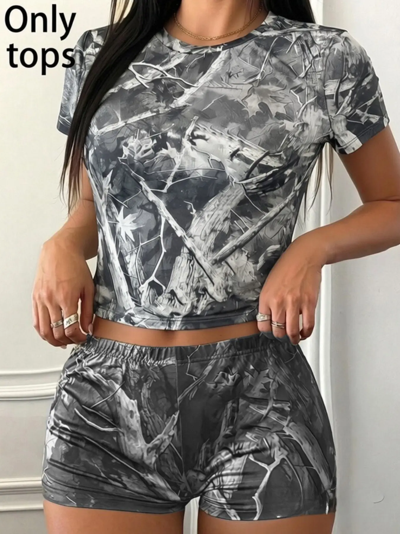 Women's/Teen Girls' Y2K Streetwear: Trendy Y2K Fashion Forest Camouflage Print Crop Top—Slim-Fit Camo Short-Sleeve Tee. Comfortable Grunge-Style Streetwear, Perfect for Daily Wear & Nights Out (Baddie Outfit Inspiration / Summer Style) Womenswear