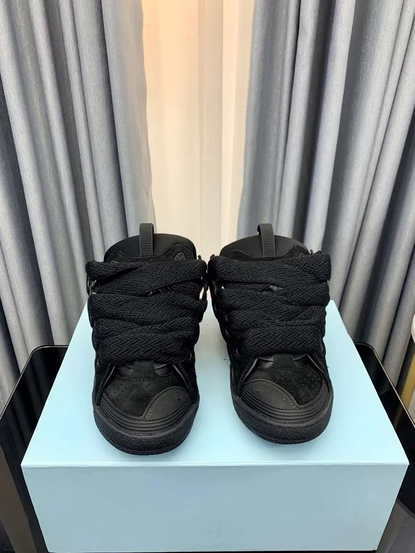 2026 New Men's Casual Sports Shoes, Sneaker, Unisex Fashion Retro Couple Shoes, Low Top Student Shoes, Gift Box Included, Large Sizes