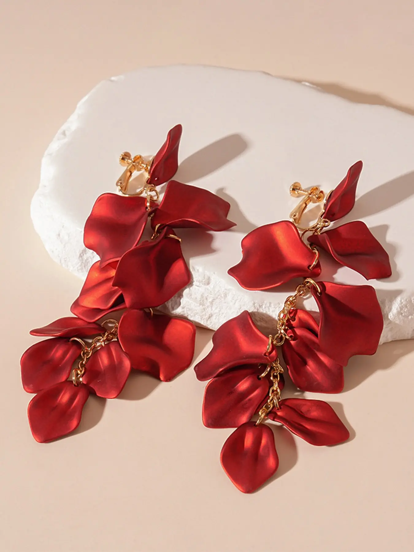 1 Pair Fashion Rose Petal Clip Earrings for Women, Long Leaf Fringe Ear Cuffs, Boho Style, No Piercing Required, Trendy Jewelry Accessories, Ear Cuffs Non Piercing