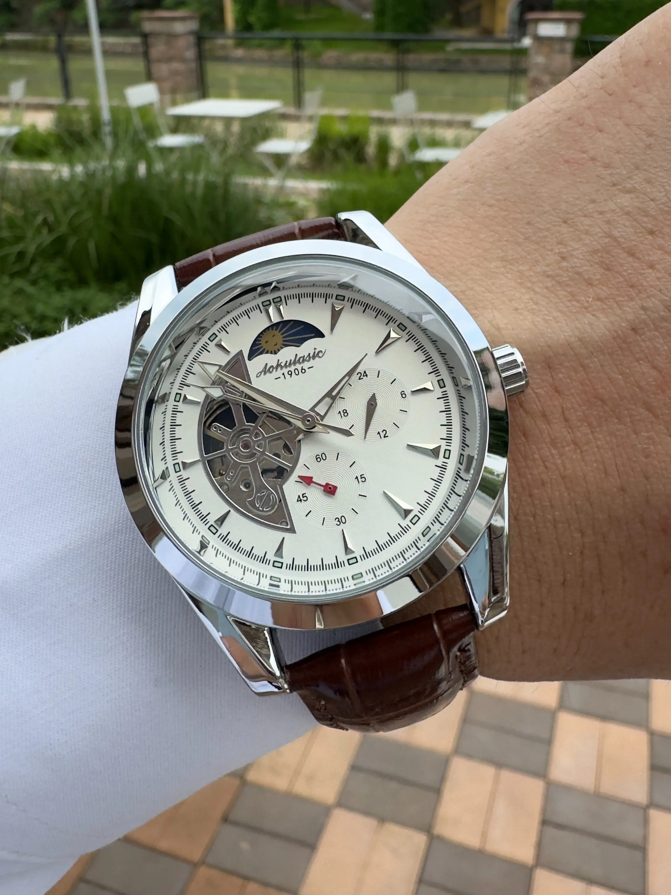 1pc Fashion Tourbillon Skeleton Automatic Analog Mechanical Watch for Men Luminous Hands Top Brand Casual Leather Strap White Dial Business Mens Watches