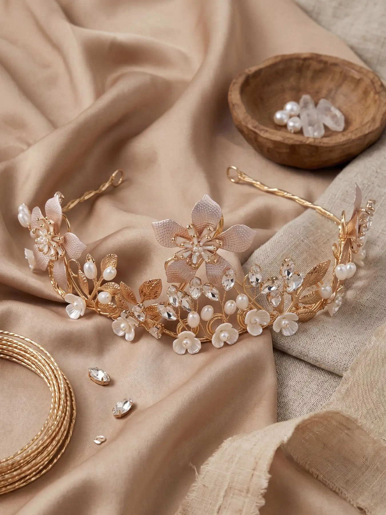 Vintage High-End 3D Floral Pearl Crown, Flower Crown Headband, Sparkling Rhinestone Bride Hairband, Elegant Party Hair Accessory, Boho Style