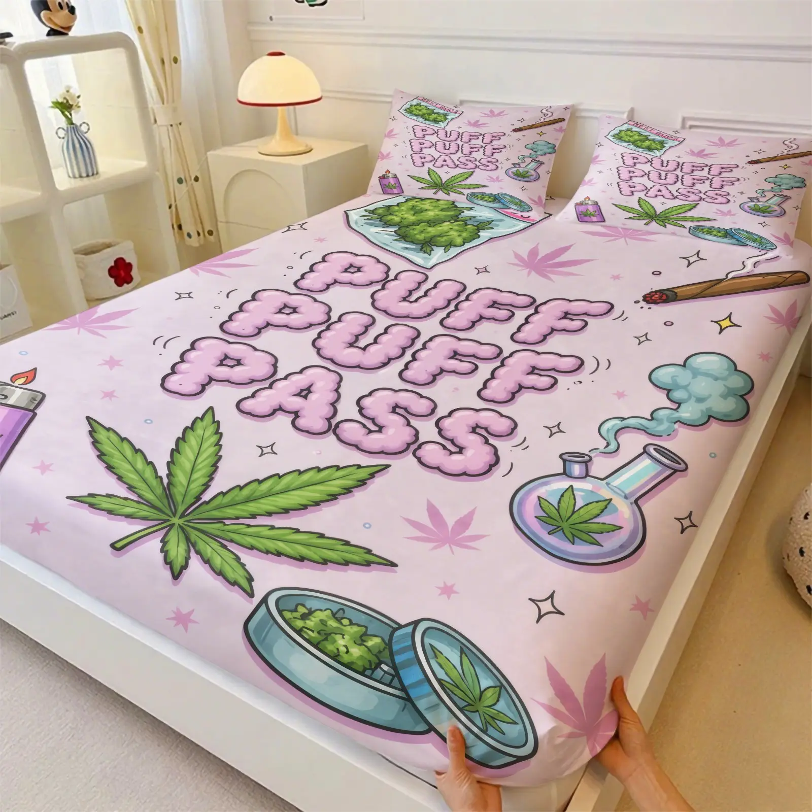Y2K Pink American Cartoon Plant Graffiti Fitted Sheet Set, Include 1 Bedspread and 2 Pillowcases without Core, Bubble Letter Trendy Full Wrap Mattress Cover, Deep Pocket Full Elastic Bedcap, Durable Washable Bedskirt