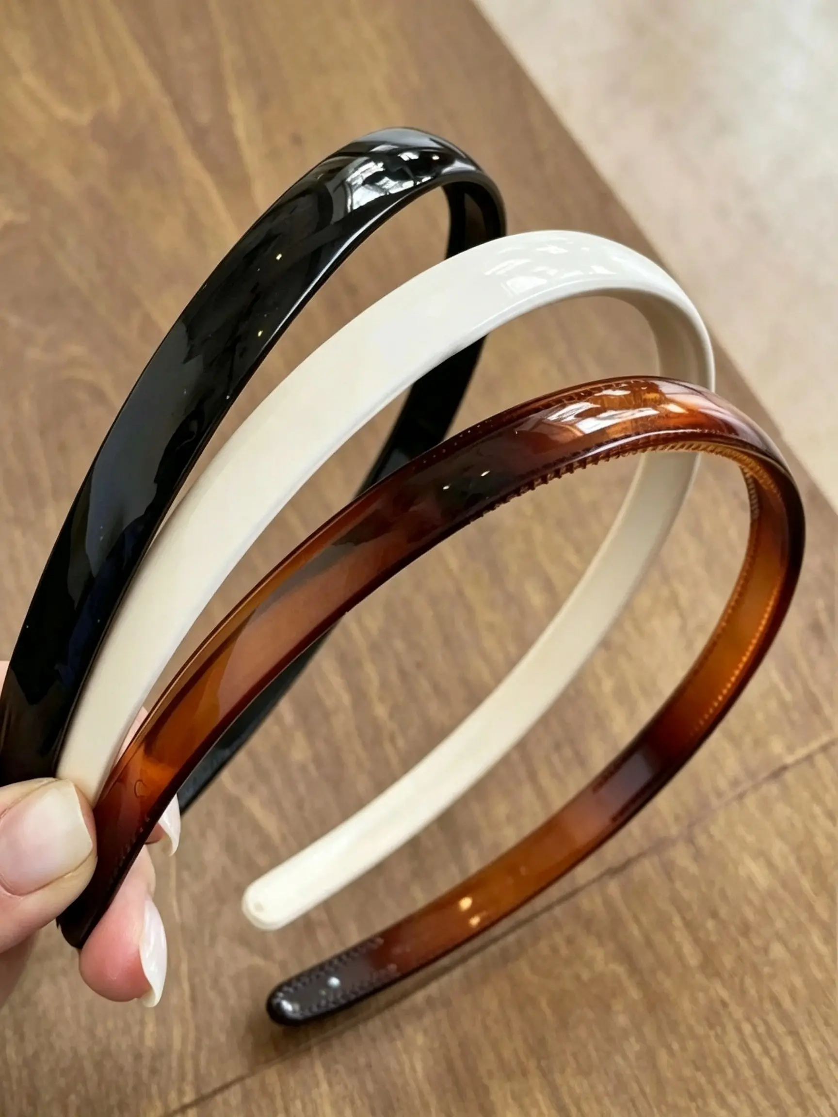 3Pcs Women Hair Hoop, Black White Tortoise Shell, Minimalist Serrated Non‑Slip Lightweight Headband, Elegant Versatile Hair Accessories for Daily Beach Party Commute Makeup Non Slip Hairbands