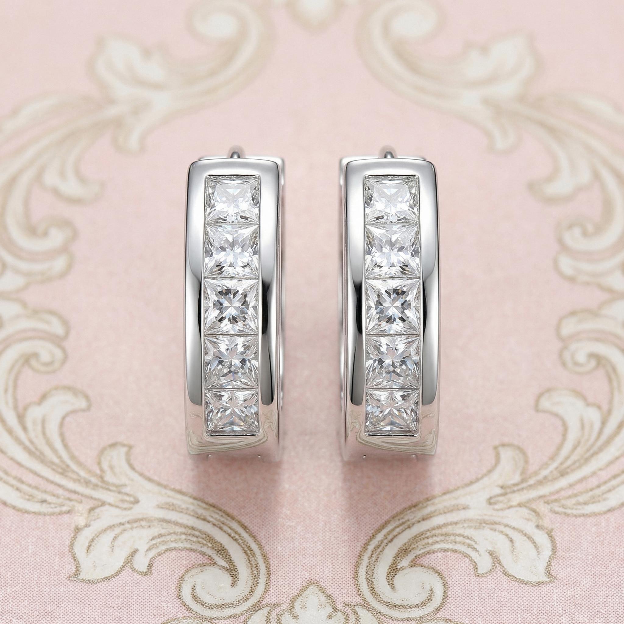 High-quality Brilliant Zircon Earrings Finely Crafted Clear and Sparkling Enhances Face Shape Adds Elegance Ideal for Parties and Gatherings Simple Versatile Design Thoughtful Gift