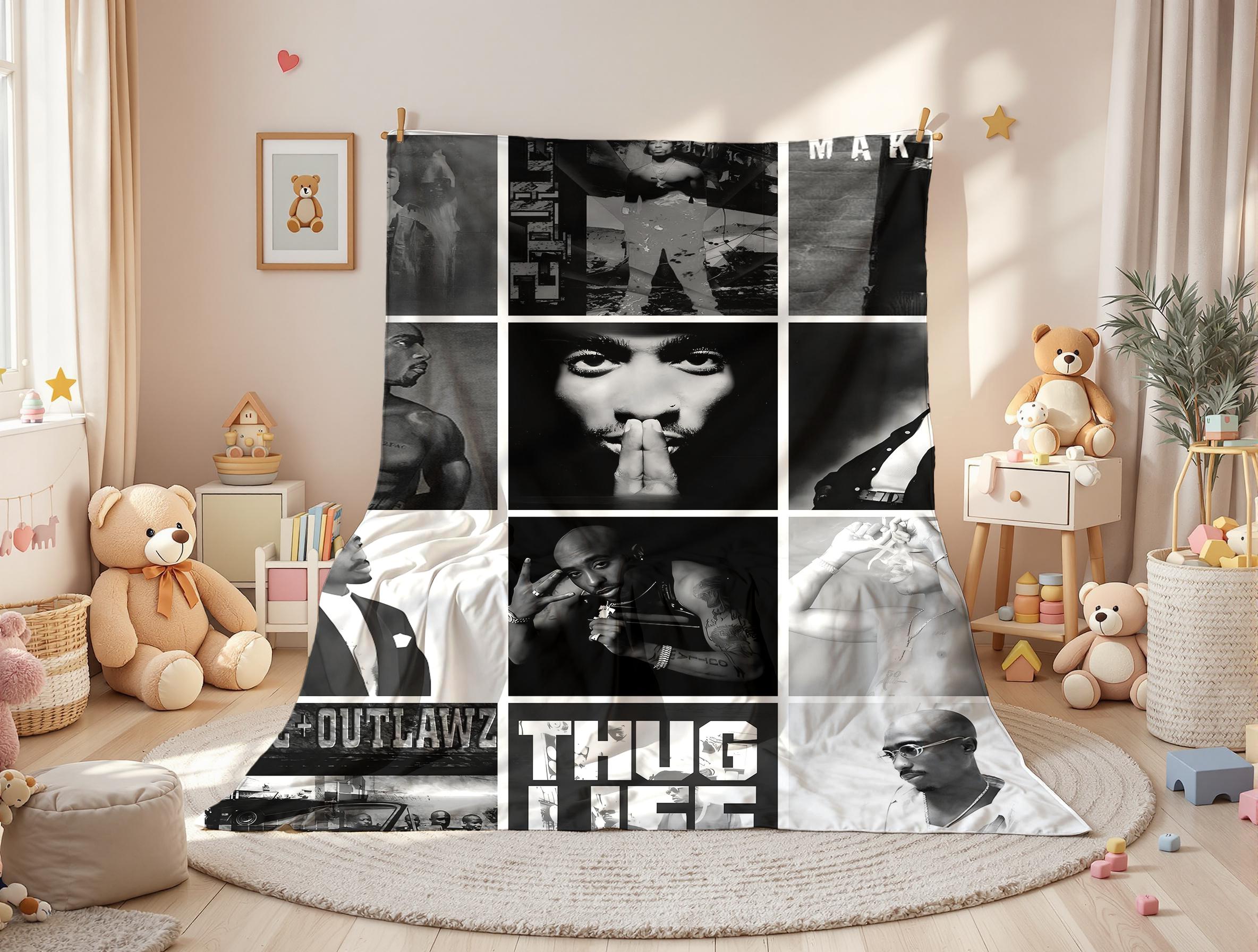 Tupac Shakur 2Pac Monochrome Legacy Collage Fleece Blanket – Makaveli Thug Life Hip Hop Icon Black & White Photo Plush Throw, Perfect for 90s Rap Fans, Ideal for Man Cave, Dorm or Music Room Decor