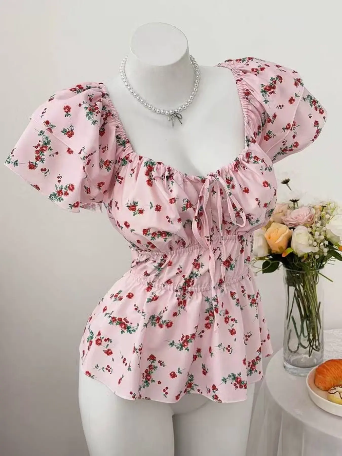 Plus Size Sweetheart Neck Ruffle Tie Front Short Sleeve Ditsy Floral Shirt Blouse, Summer Fashion, Comfortable and Stylish Top for Women, Casual Daily Tops