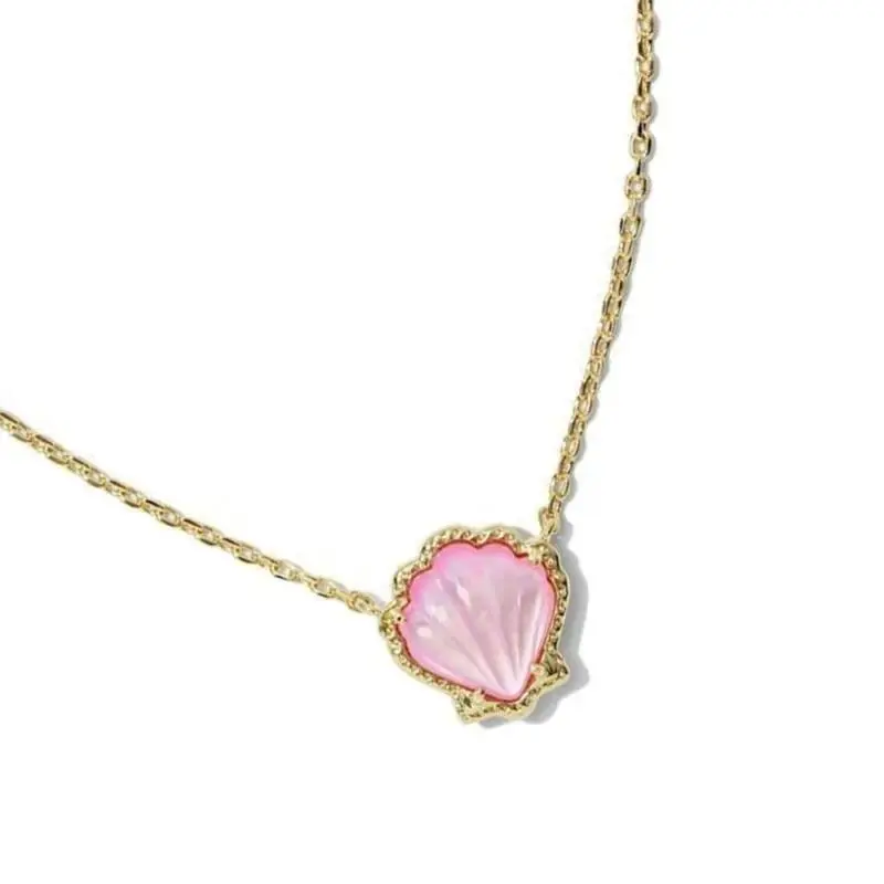 Women's Shell Pendant Necklace with Aventurine Gemstone, Adjustable 45cm Copper Chain for Casual, Business, or Anniversary Wear, Female, Adjustable 45Cm Chain, 12.3X12mm, Weekends Brunches, 11G