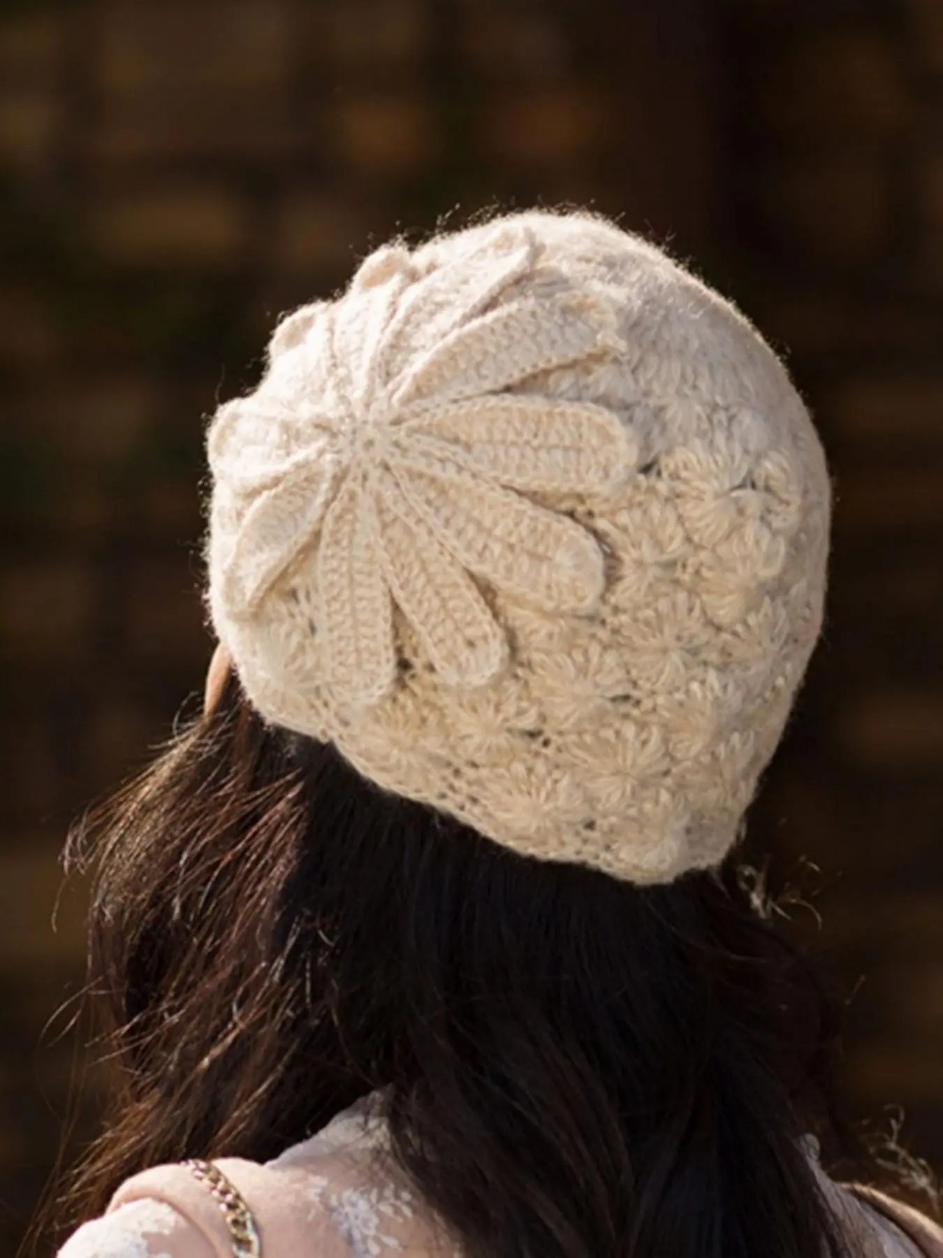 Elegant Floral Baker Boy Cap, Breathable Knit Hat for Women, Casual Loose-Fitting Accessory, All-Season Fashion Headwear