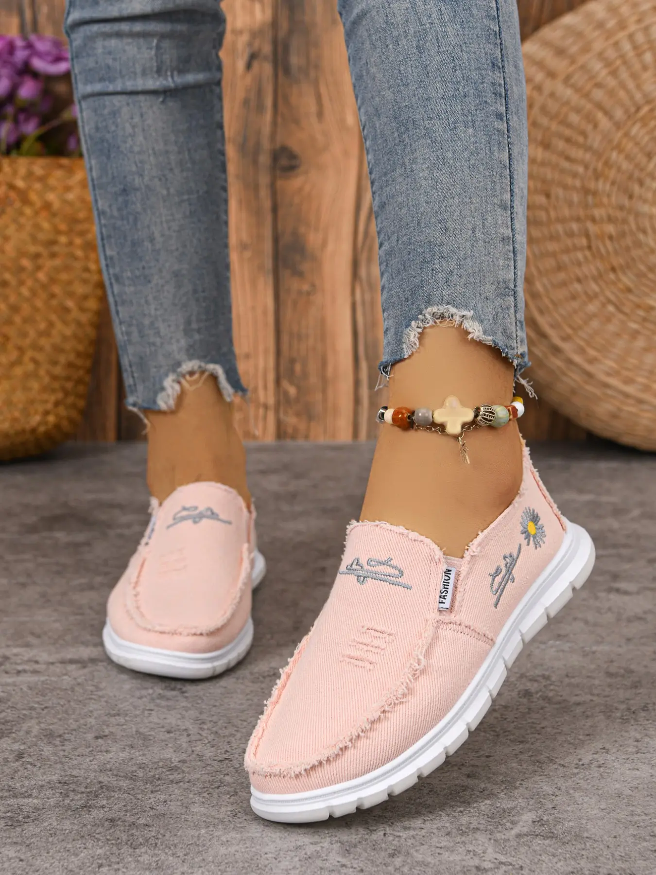 Canvas Daisy Embroidered Slip-On Loafers for Women, Lightweight Anti-Slip Casual Walking Shoes, Wide Fit, All Seasons