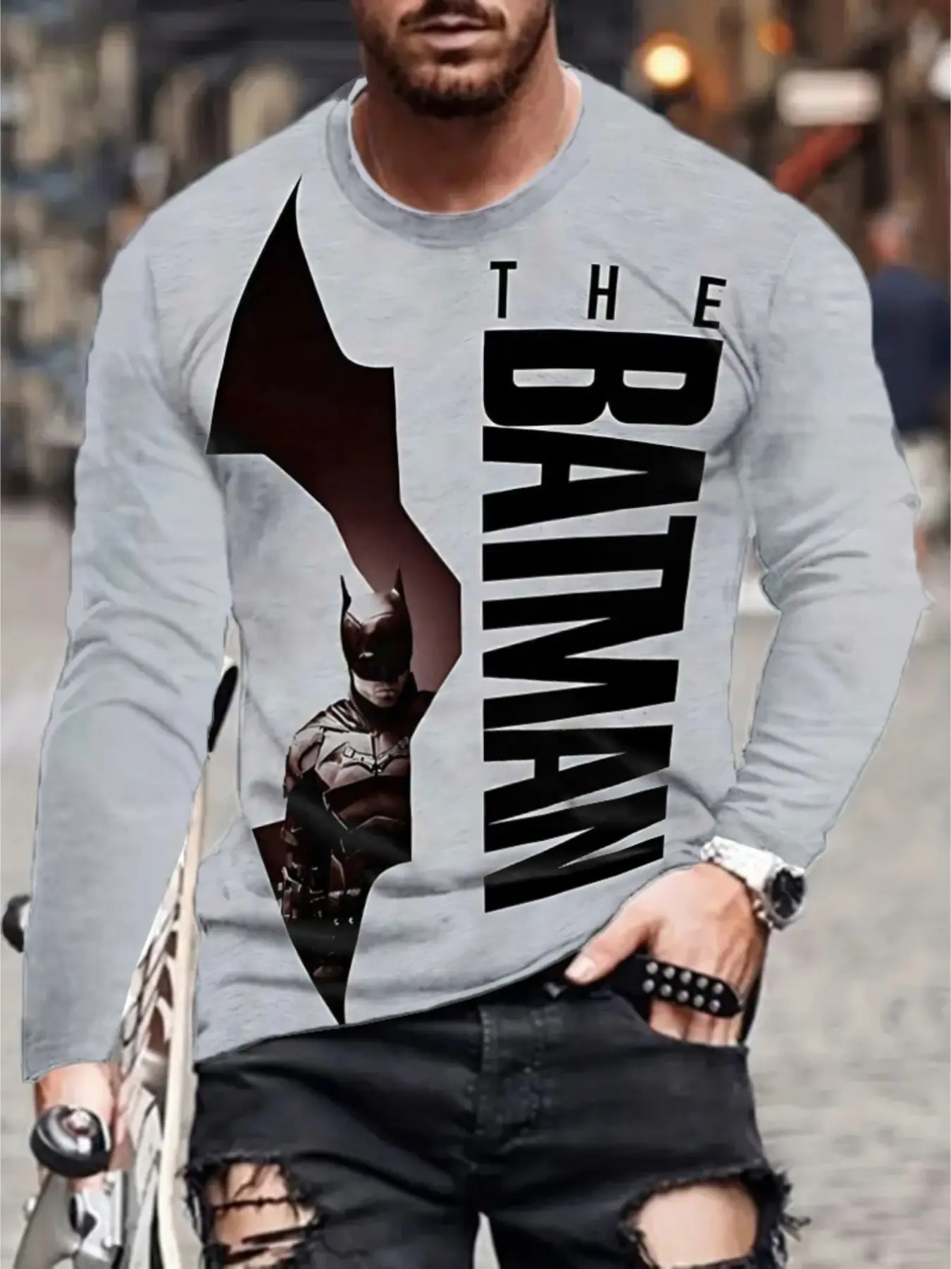 Warner Bros Men's Light Batman Long Sleeve T-Shirt, Loose-Fit Casual All-Over Print, Streetwear Movie Style, Round Neck Top