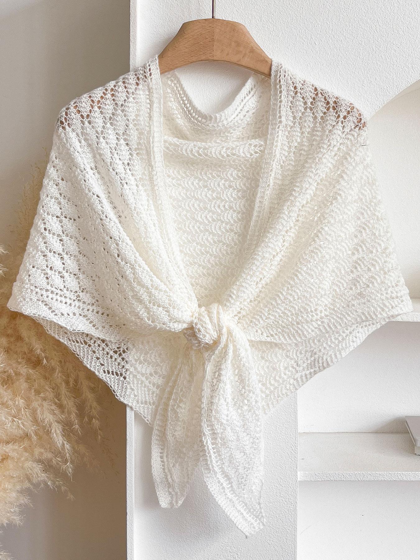 Elegant Women's Plain Triangle Shawl, Soft Comfortable Fashion Accessory, All-Season Wear, Versatile Daily Use, Stylish Casual Wrap