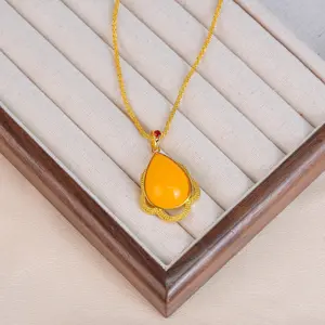 Yellow Amber Vintage Water Drop Pendant Necklace, Exquisite Imitation Agate Collarbone Chain, Suitable for Daily Wear and Holiday Gifts