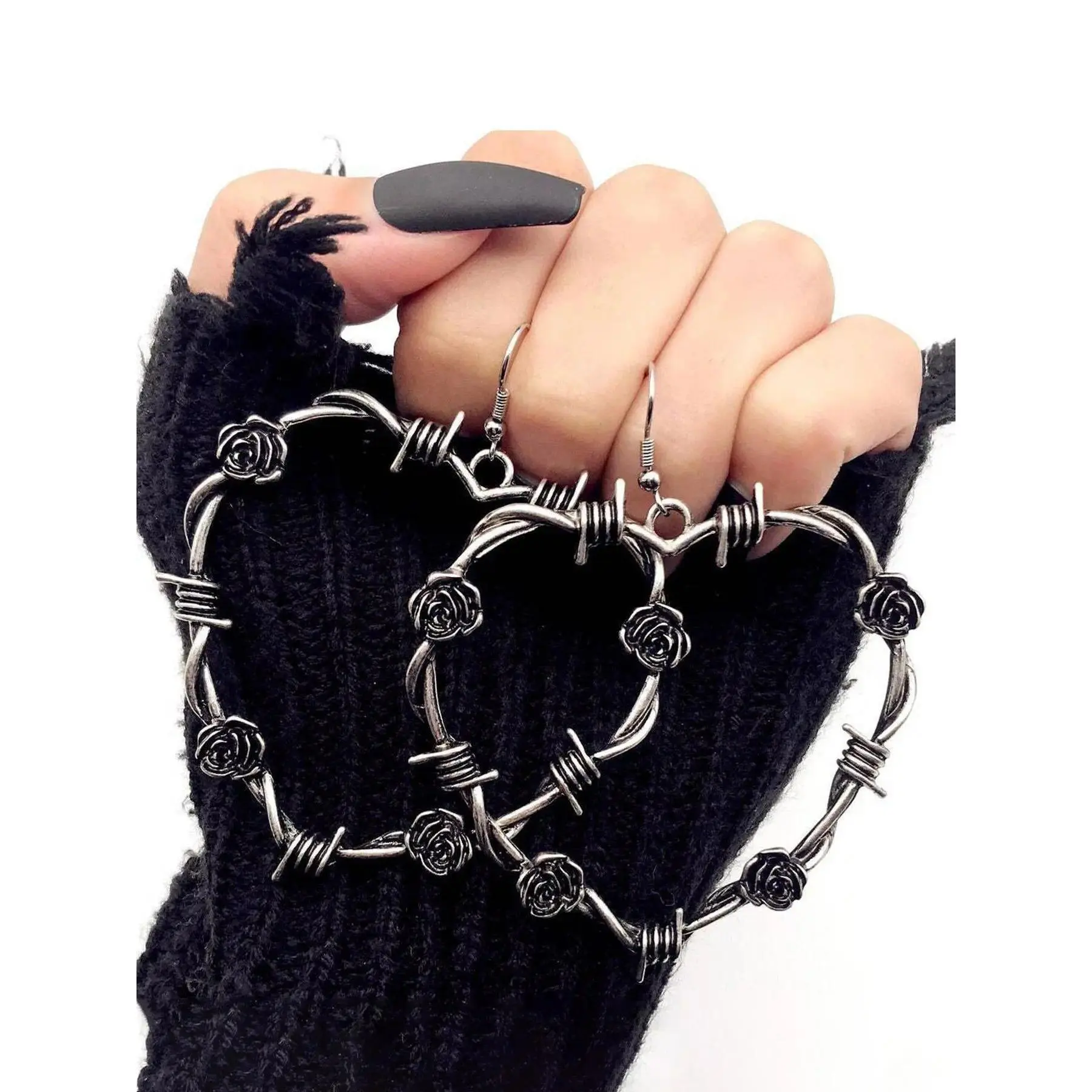 Face-Flattering Y2K Goth Earrings, Punk Heart Rose Dangle Design, Lightweight All-Day Comfortable Daily Wear