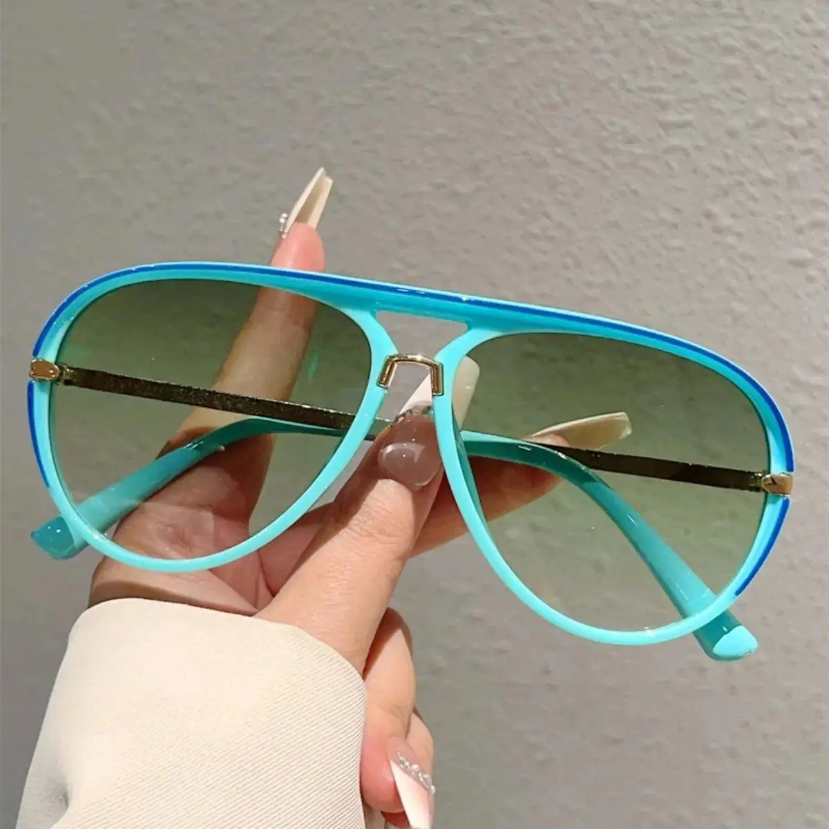 2026 New Retro Aviator Sunglasses - Dark Blue Frames, Multi-Color Gradient Tint Lenses, Blue-Gradient Green/Bp-Tea Pink Options, Decorative Look, Street Style, Trendy Casual Outdoor, Versatile Use Sun Protective Shades, Casual Outdoor Activities, Aviator