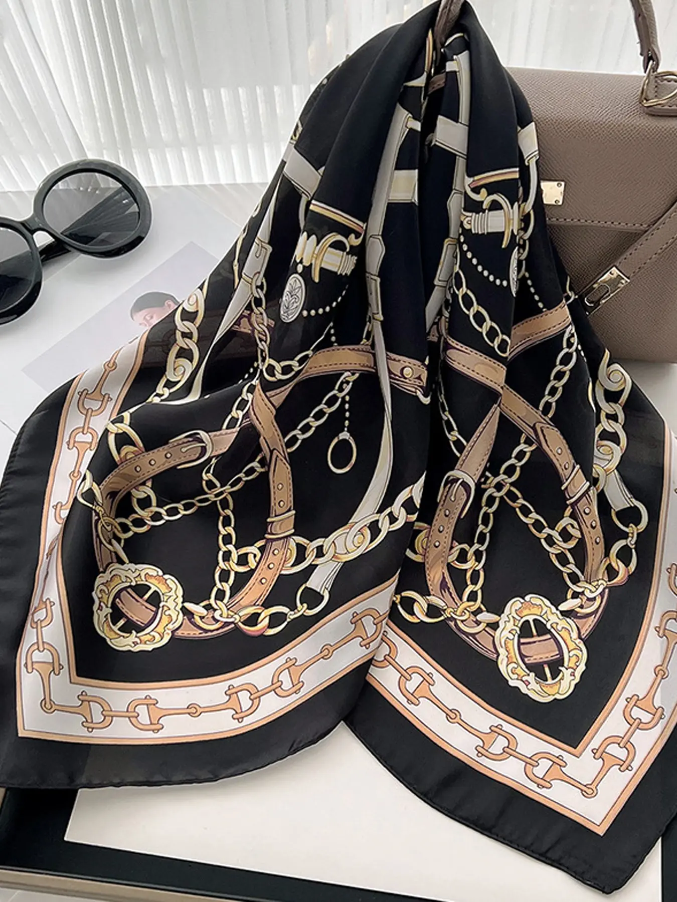 Classic Retro Strap Chain Border Office Neck Scarf, Casual Loose-Fitting Silk Scarf, All Seasons Fashion Accessory, Made in China