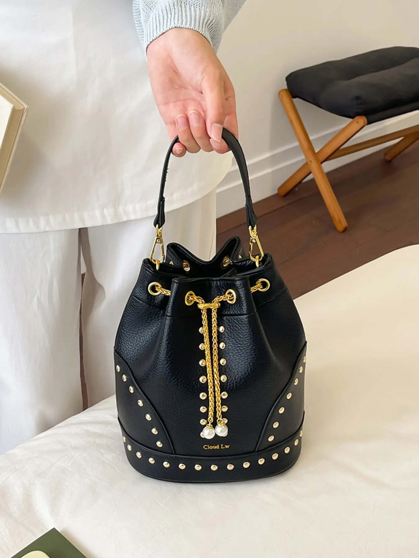1 Pack Vintage Rivet Pearl Decor Drawstring Bucket Bag, Chain Strap Crossbody Shoulder Bag For Ladies, Suitable For Daily Commute, Date Gathering, City Shopping And Weekend Social Events, Drawstring Bucket Purse
