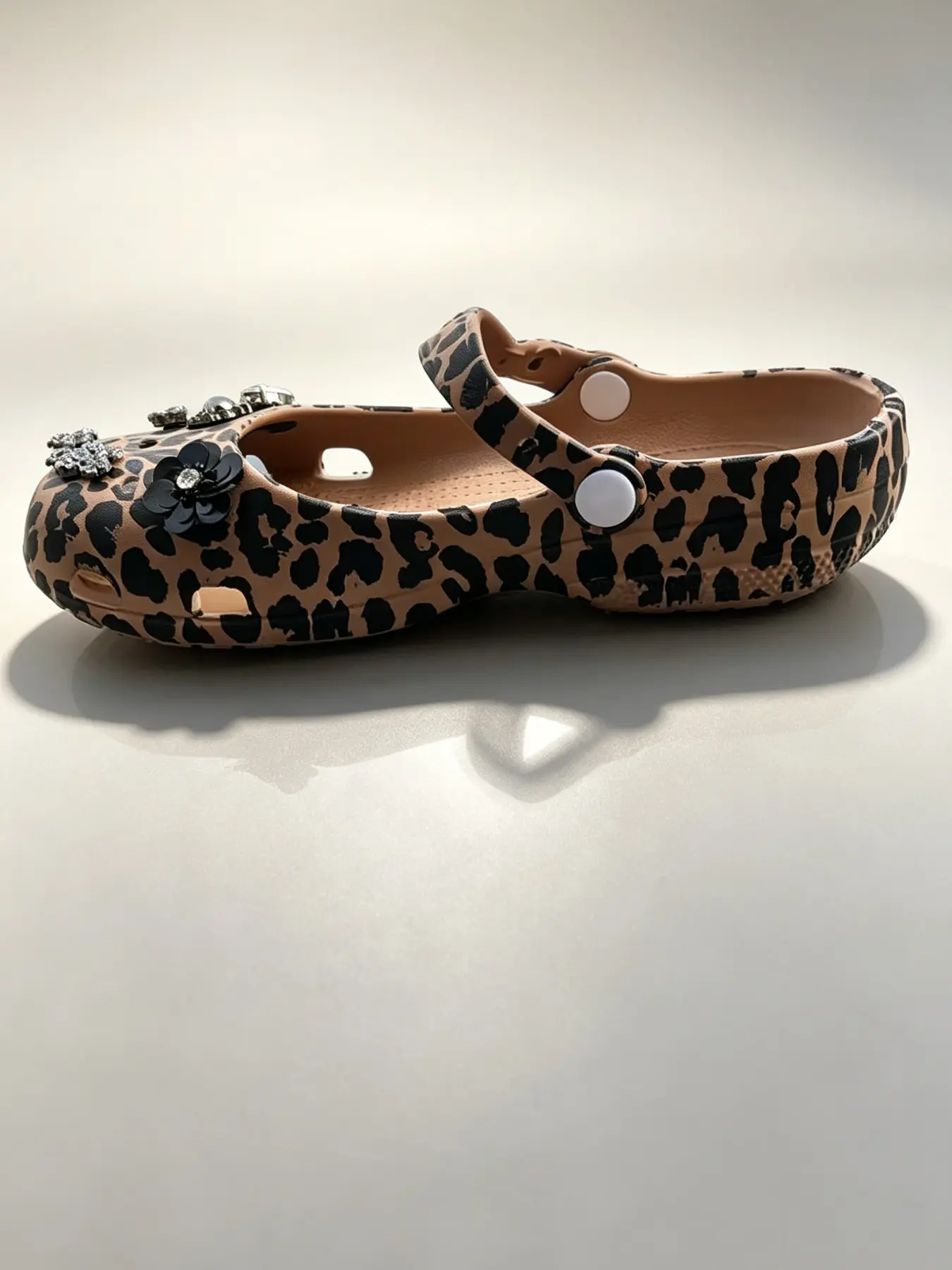 Trendy Y2K Leopard Print Open-Toe Sandals, Detachable Rhinestone Flower Accessories, Comfortable Summer Daily Walking Shoes, Flat Summer Shoes