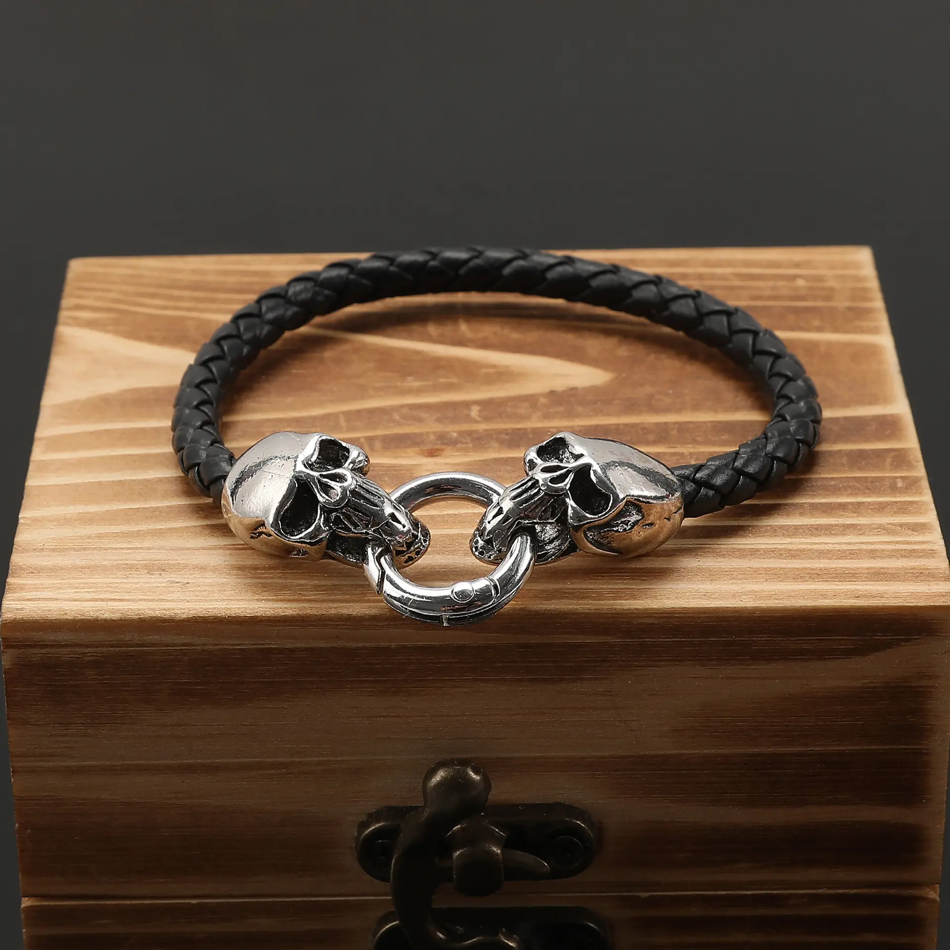 Viking Skull Head Leather Bracelet Retro Braided Rope Wrap Bangle Adjustable Stainless Steel Clasp Choker Charm Wristband For Men Hip Hop Streetwear Rapper Daily Matching Jewelry Boyfriend Gift