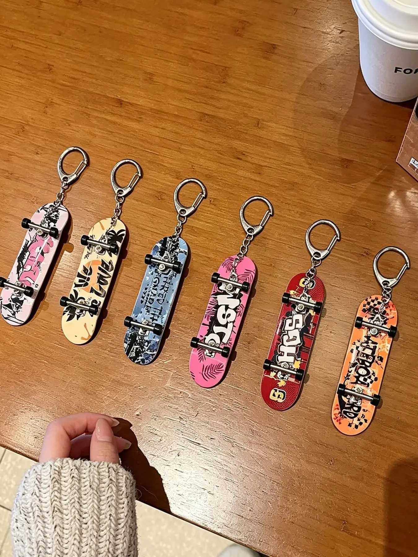 Skateboard Charm Keychain, Mini Skateboard Bag Pendant, Cool Streetwear Backpack Accessories, Y2K Graffiti Gift for Teens