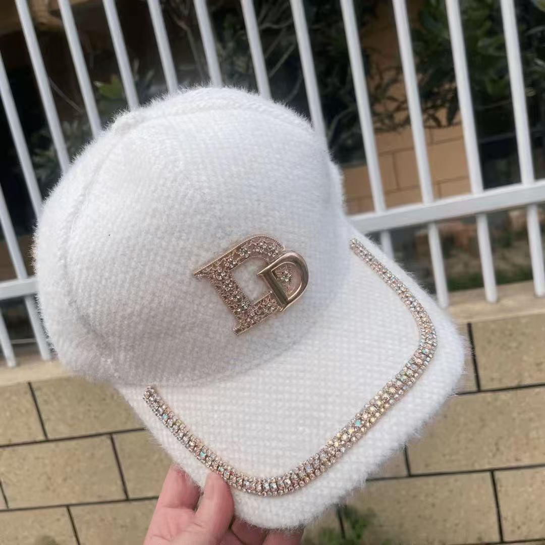 Popular women's autumn and winter new D-shaped baseball cap, winter diamond-studded warm cap that makes the face look smaller, sun-shading cap