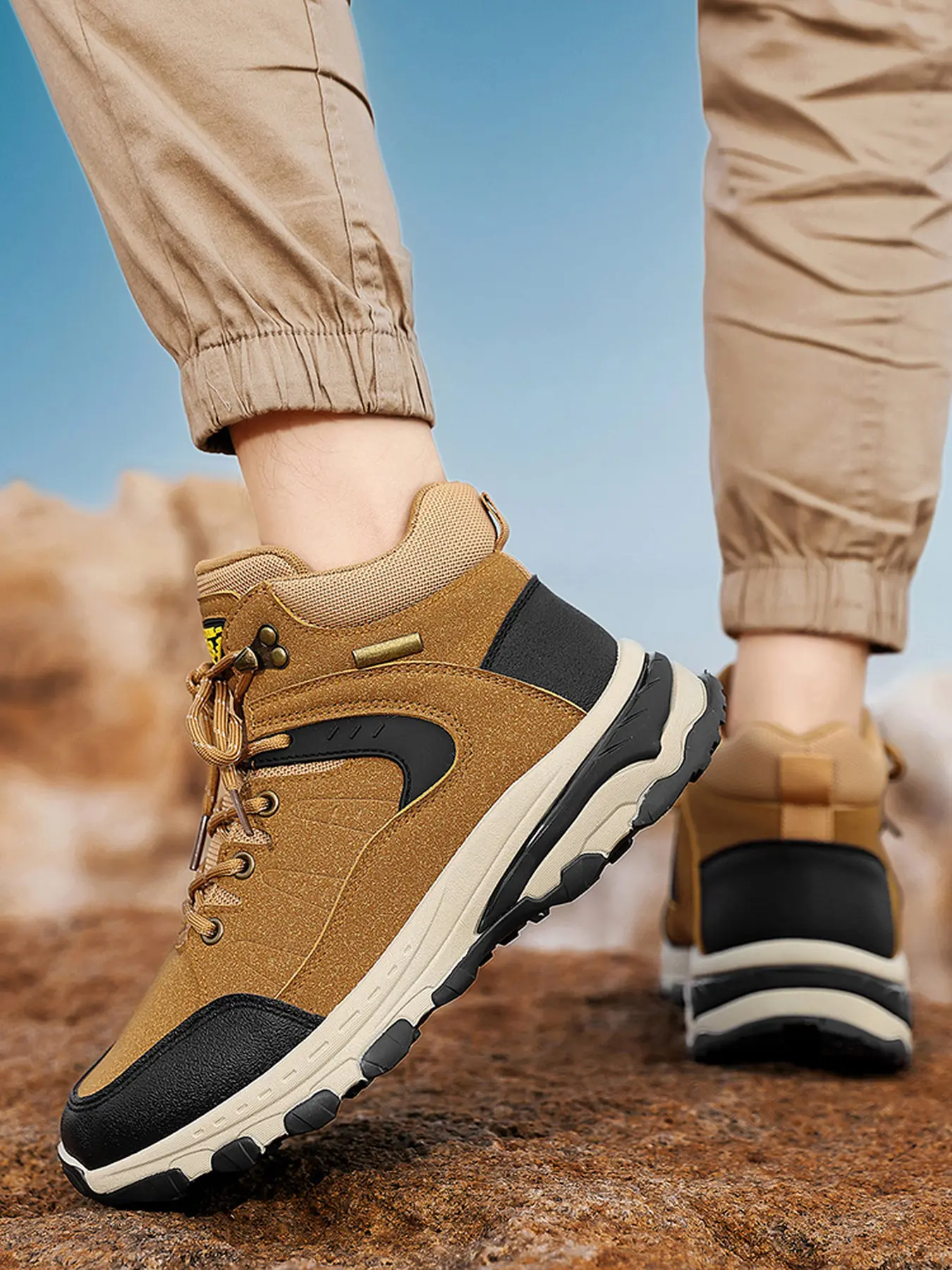 Men's Mid-Top Waterproof Hiking Boots Non Slip Wear Resistant Thick Lug Sole Outdoor Trekking Shoes for Mountain Climbing, Camping, Construction Work, Suitable for Outdoor Sports & Daily Casual Wear