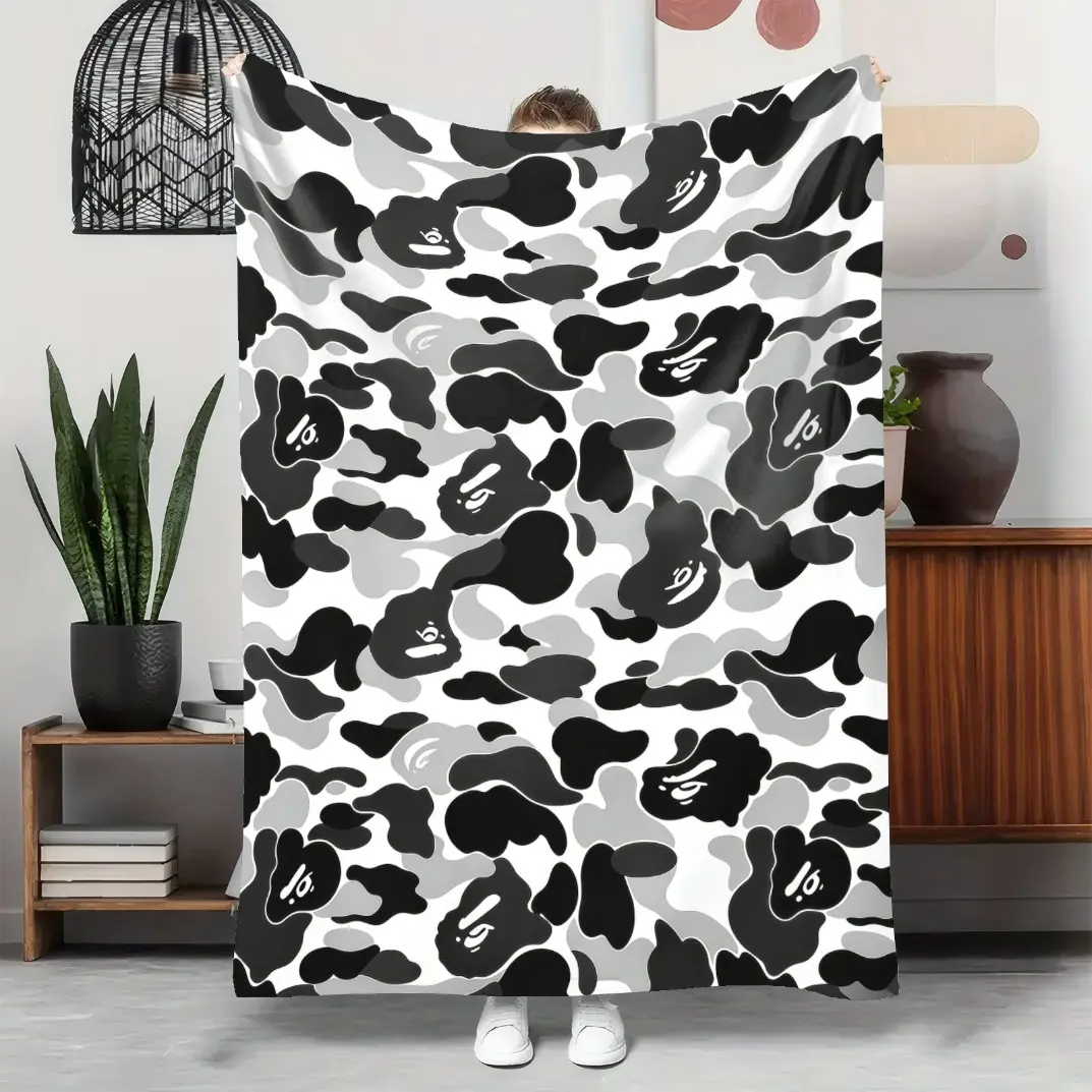 Camouflage Pattern Flannel Blanket, Soft Cozy Digital Print Throw Blanket, Lightweight Warm Fleece Blanket for Adults & Kids, Stylish Outdoor Adventure Design for Sofa Bed Bedroom Travel Home Decor Gift