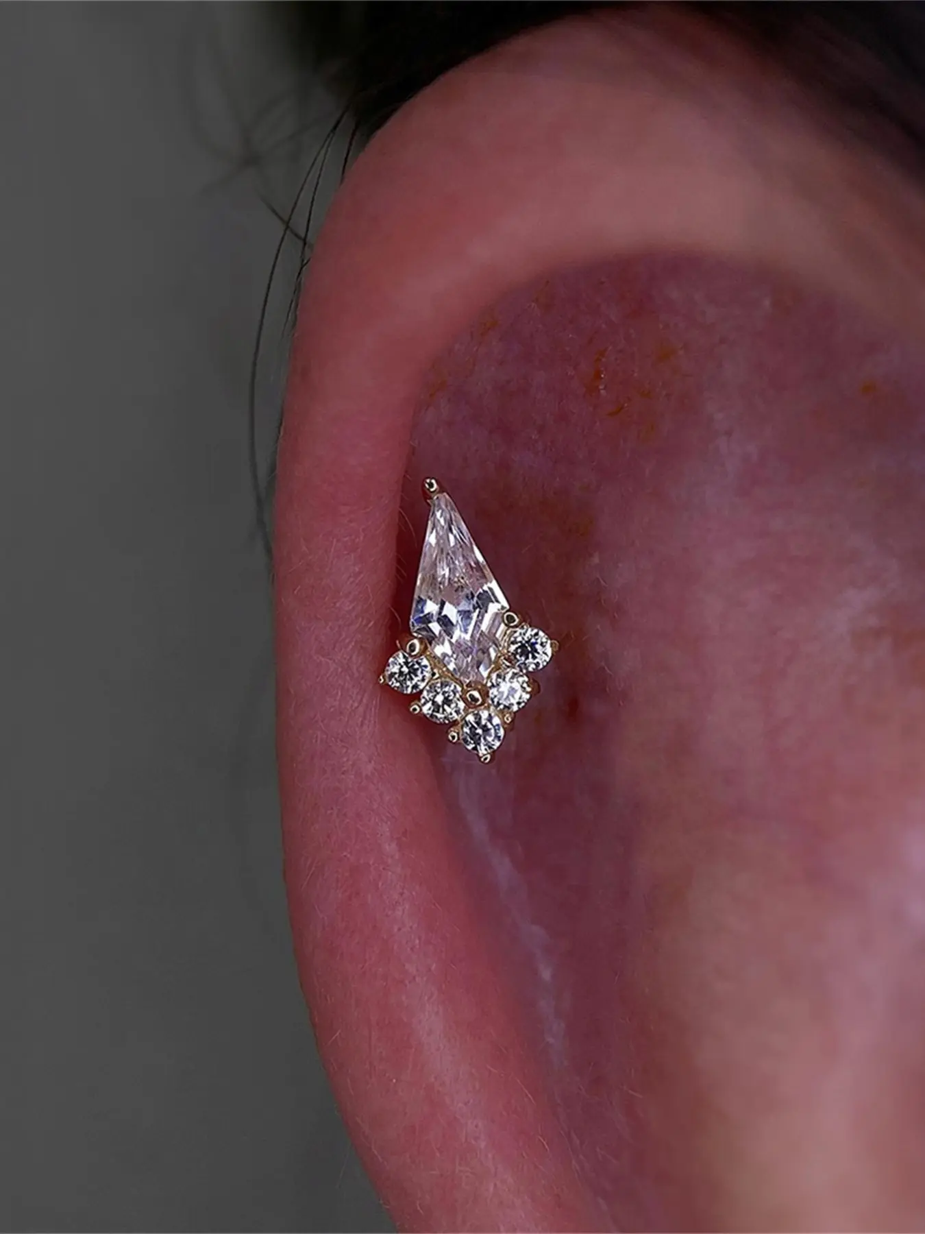 1Pc 925 Sterling Silver Classic Geometric Kite Cubic Zirconia Stud Earring Flat Back Hypoallergenic Cartilage Helix Tragus Lobe Piercing Jewelry Suitable For Women For Daily, Dates, Vacation, Wedding, Party, Holiday Gift Hypoallergenic CZ Earrings