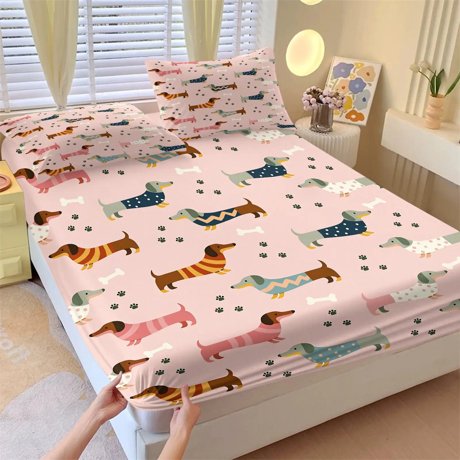 Striped Polka Dot Sausage Dog Fitted Sheet Set, Includes 2 Pillowcases, Pastel Pink Bone Paw Sausage Dog Bed Set All Size, Wrinkle Resistant All Season Fabric, Kawaii Girls Pet Decor，Toddler Girl Dorm Bedding, Washable Fitted Covers, Bedding Sets