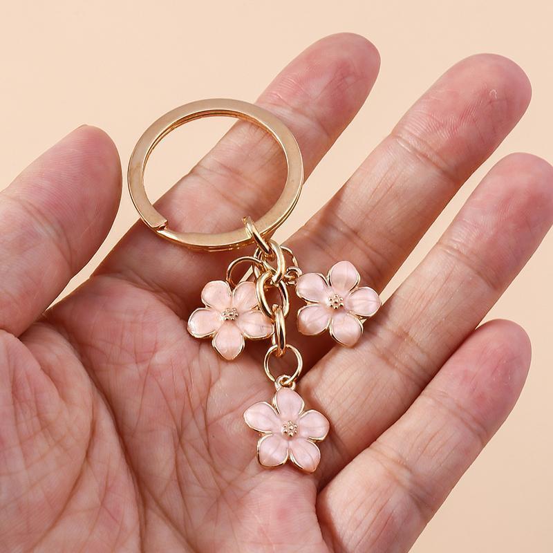 Cute Enamel Daisy Keychain Flower Keyring Pendants for Car Key Holder Women Girls Handbag Accessories Handmade Jewelry Gift