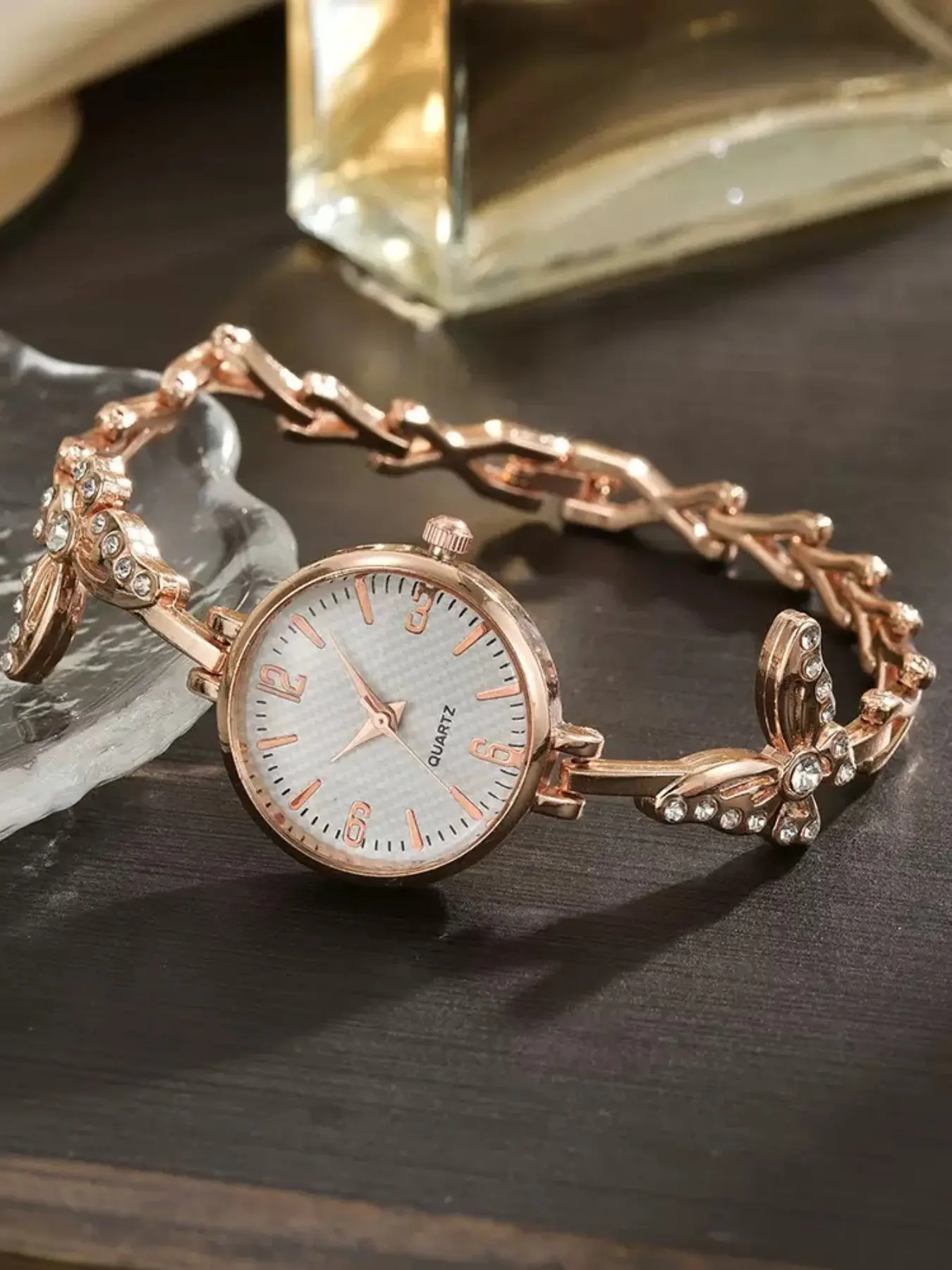Women's Elegant Butterfly Bracelet Watch, Small Digital Face, Perfect for Daily Wear, Fashionable and Simple Design, Quartz Watch, Model 803