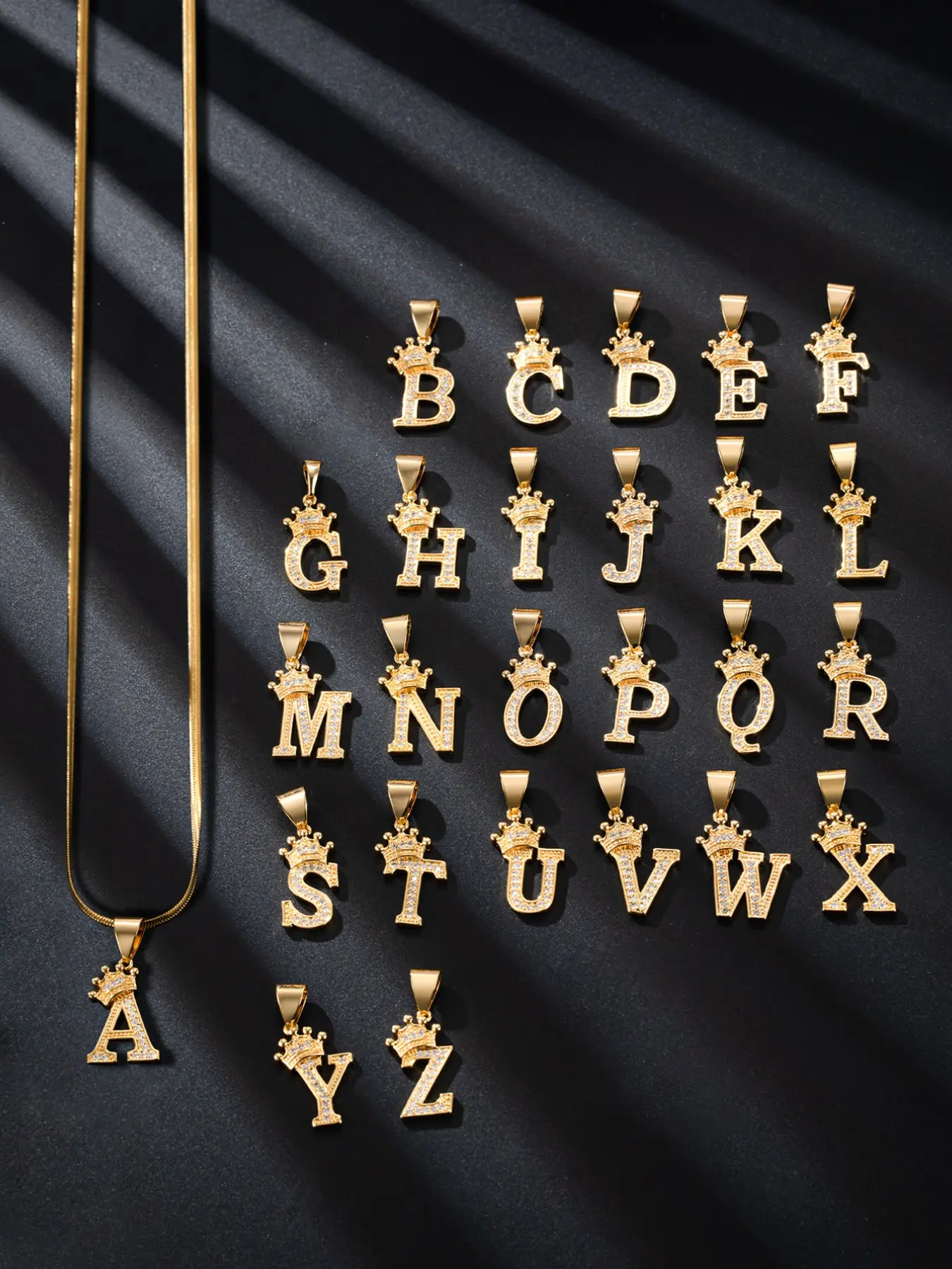 Unisex Crown Letter Pendant Necklace, Stainless Steel Twisted Chain, All-Season Daily Wear Jewelry, Includes Gift Box