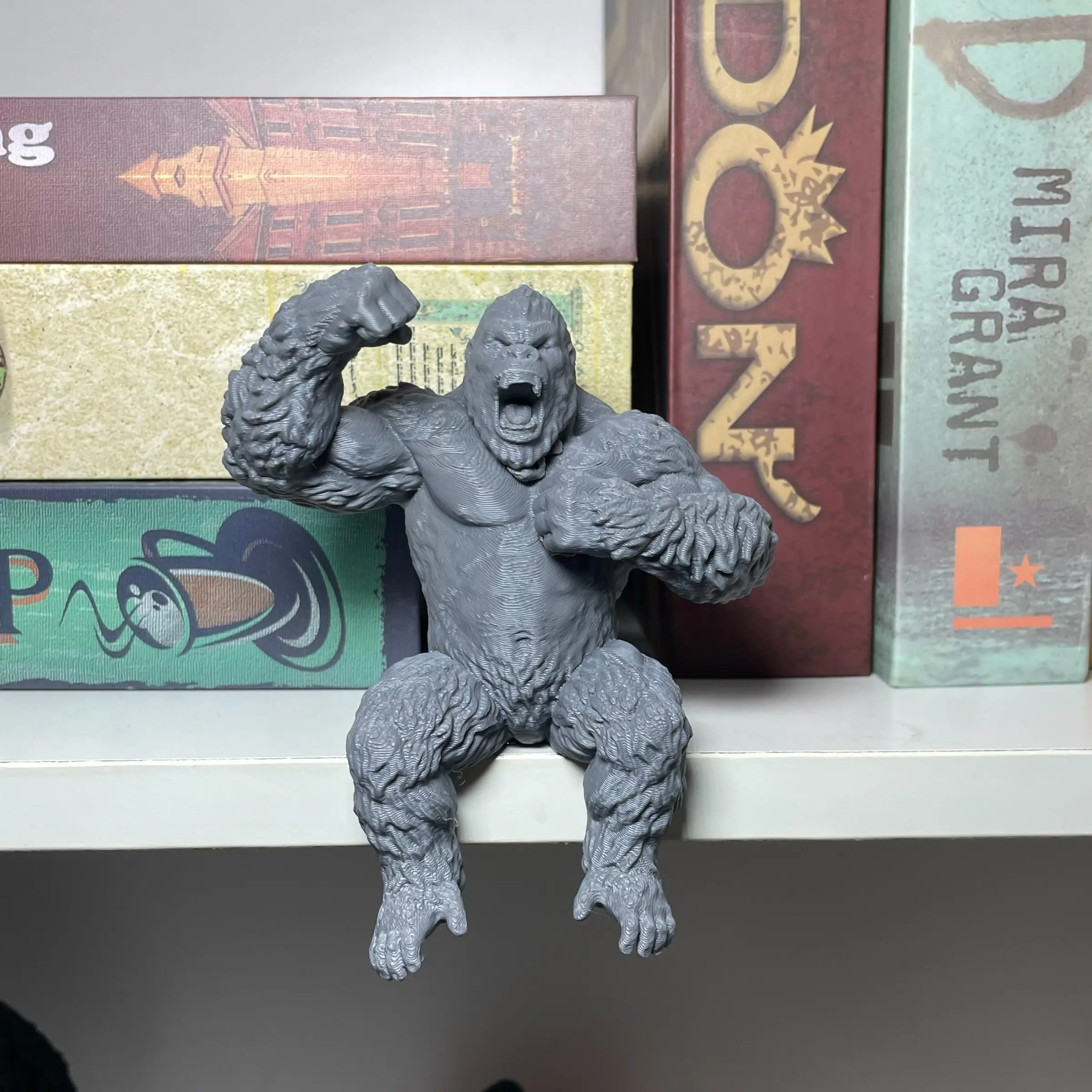 3D Printed Roaring Giant Ape Shelf Sitter Statue, Muscular Wild Gorilla Sitting Edge Figurine, Gray Blank Unpainted Resin Book Nook Decor, Cool Desktop Bookshelf Ornament, Decorative Home Ornament Gift For Wildlife Collectors
