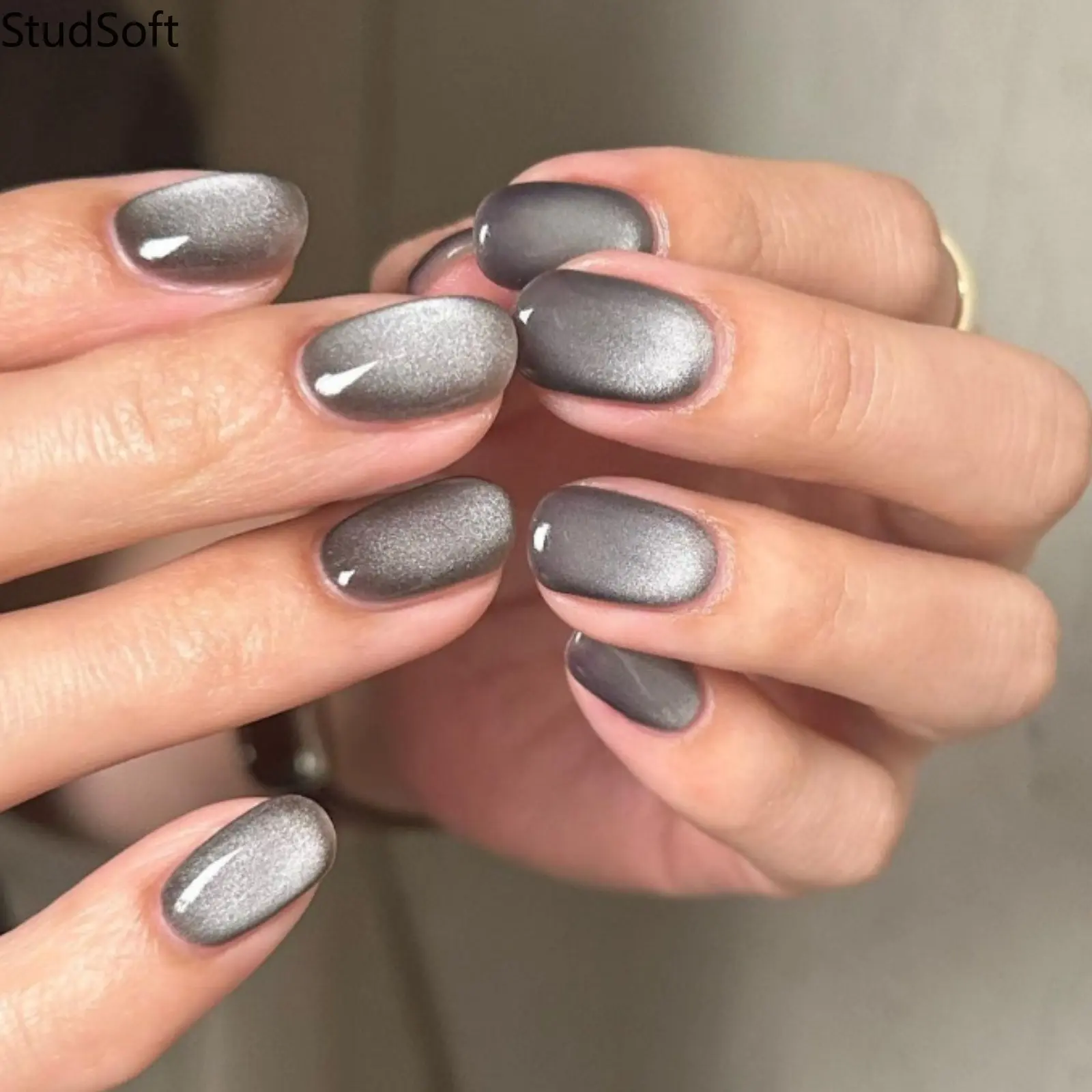 Silver Grey Cat Eye Press on Nails, 24-Piece Shimmer Magnetic Kit, Medium Oval Full Coverage Artificial Nails for Daily & Salon Press-on Wear, Magnetic Nails
