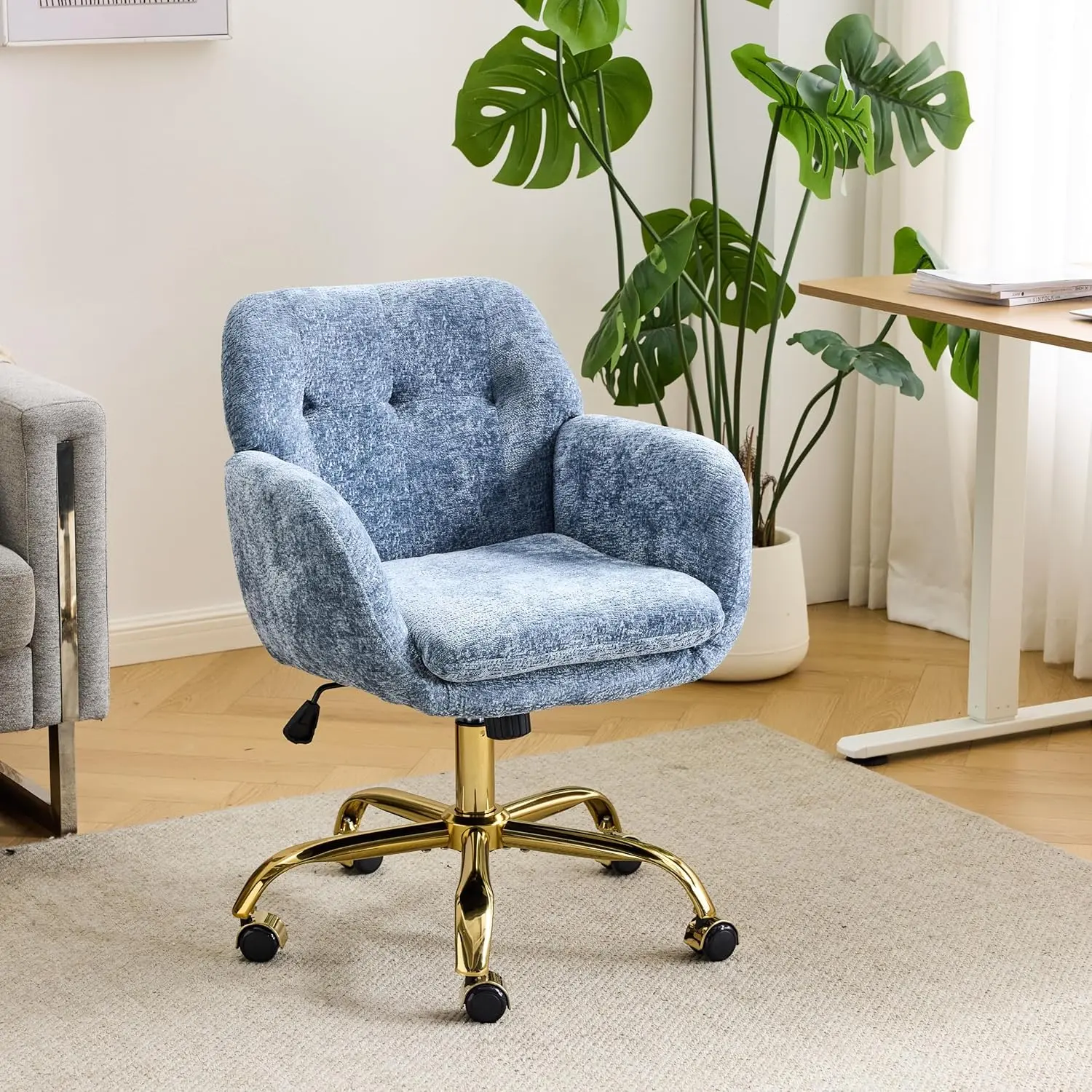 VINGLI Comfy Fuzzy Vanity Chair, Swivel Makeup Chair with Wheels, Upholstered Height Adjustable Armchair with Gold Base, Modern Ergonomic Desk Chair for Bedroom, Home Office