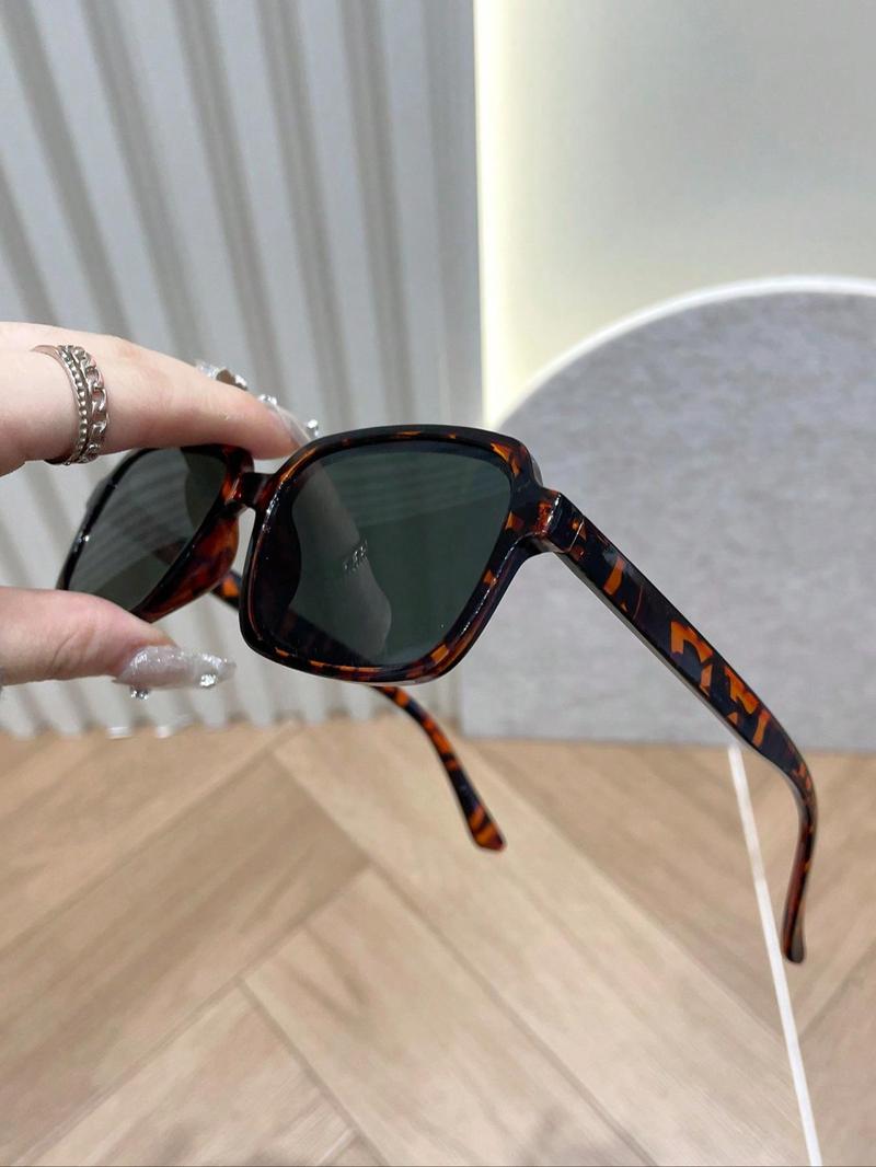 Unisex Tinted Lenses, Trendy Casual Square Frame for Everyday Use, Fashion Accessories for Outdoor Activities, Trendy Styling Sunglasses