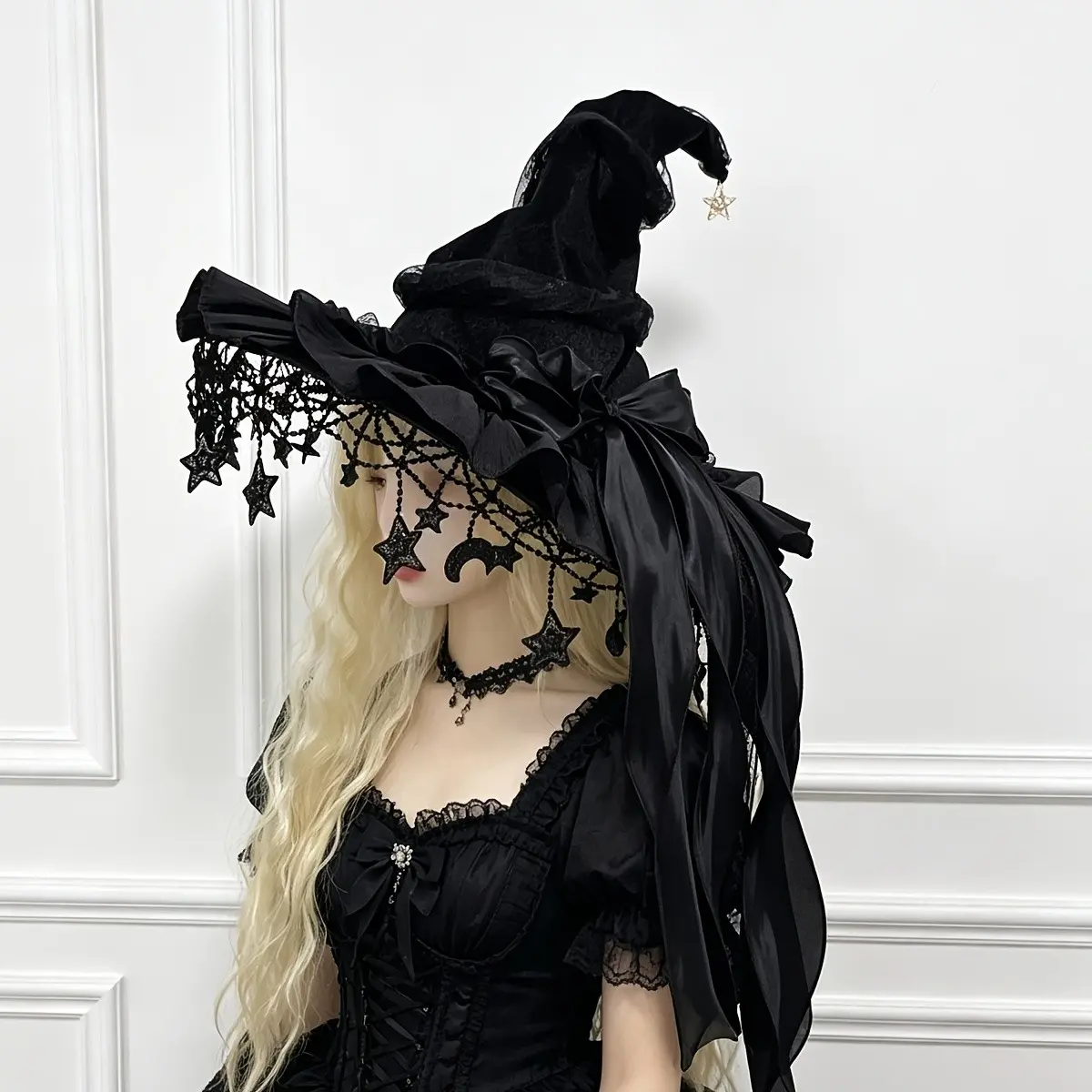 Women's Halloween Witch Hat, Lace Velvet Wide Brim Pointed Hat with Moon Pendant, Gothic Wizard Hat for Party, Cosplay, Masquerade, Party Hats
