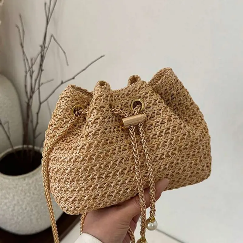 1 Piece Drawstring Closure Straw Bucket Bag with Chain Metal Pearl Decoration Casual Crossbody Shoulder Pouch Women's Fashion Gift for Vacation Beach